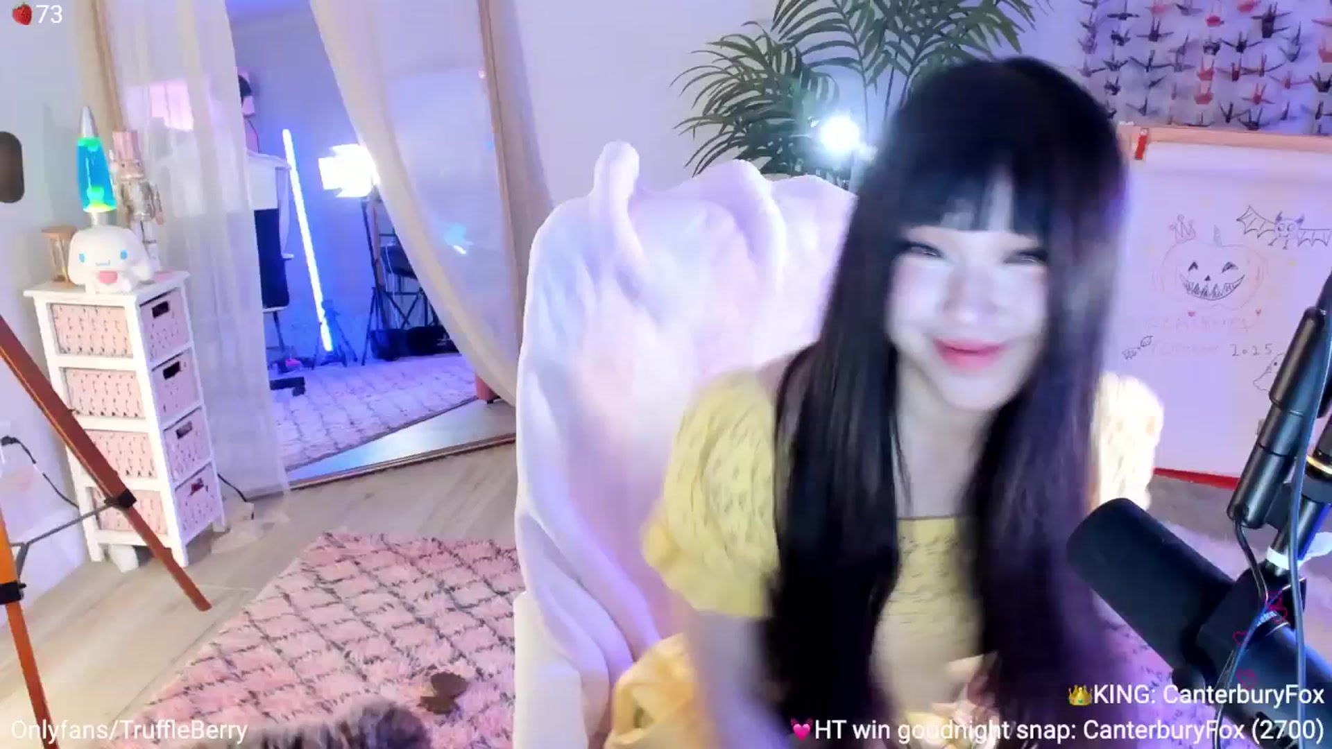 Gallery image thumbnail from AcaiBerry's myfreecams stream on, 10/23/2025, 06:44 image 6 of 20