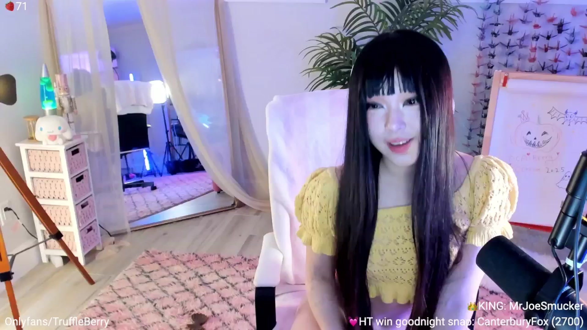 Gallery image thumbnail from AcaiBerry's myfreecams stream on, 10/23/2025, 06:44 image 11 of 20