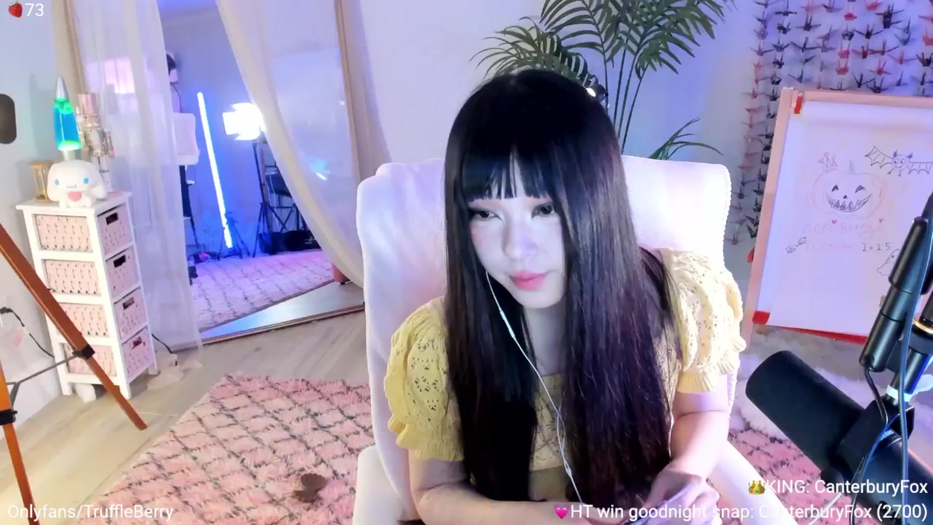 Gallery image thumbnail from AcaiBerry's myfreecams stream on, 10/23/2025, 06:44 image 8 of 20