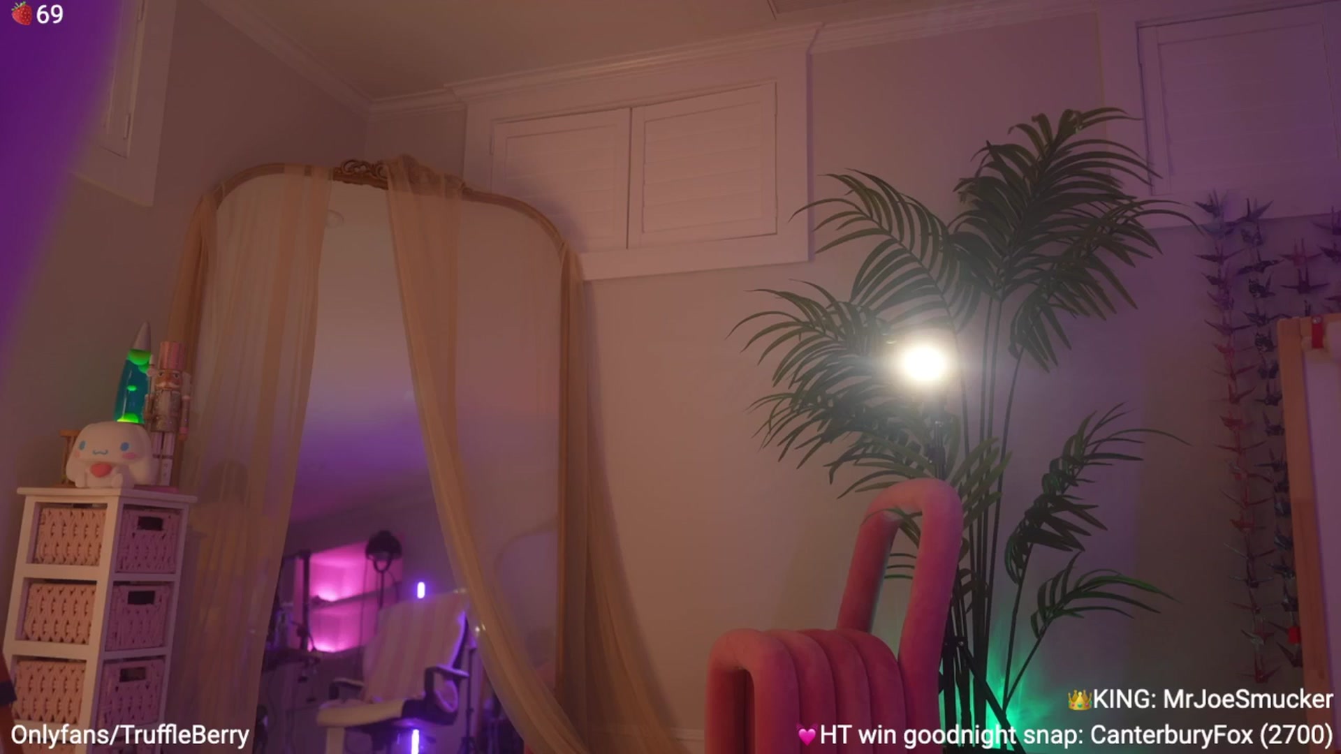 Gallery image thumbnail from AcaiBerry's myfreecams stream on, 10/23/2025, 06:44 image 15 of 20