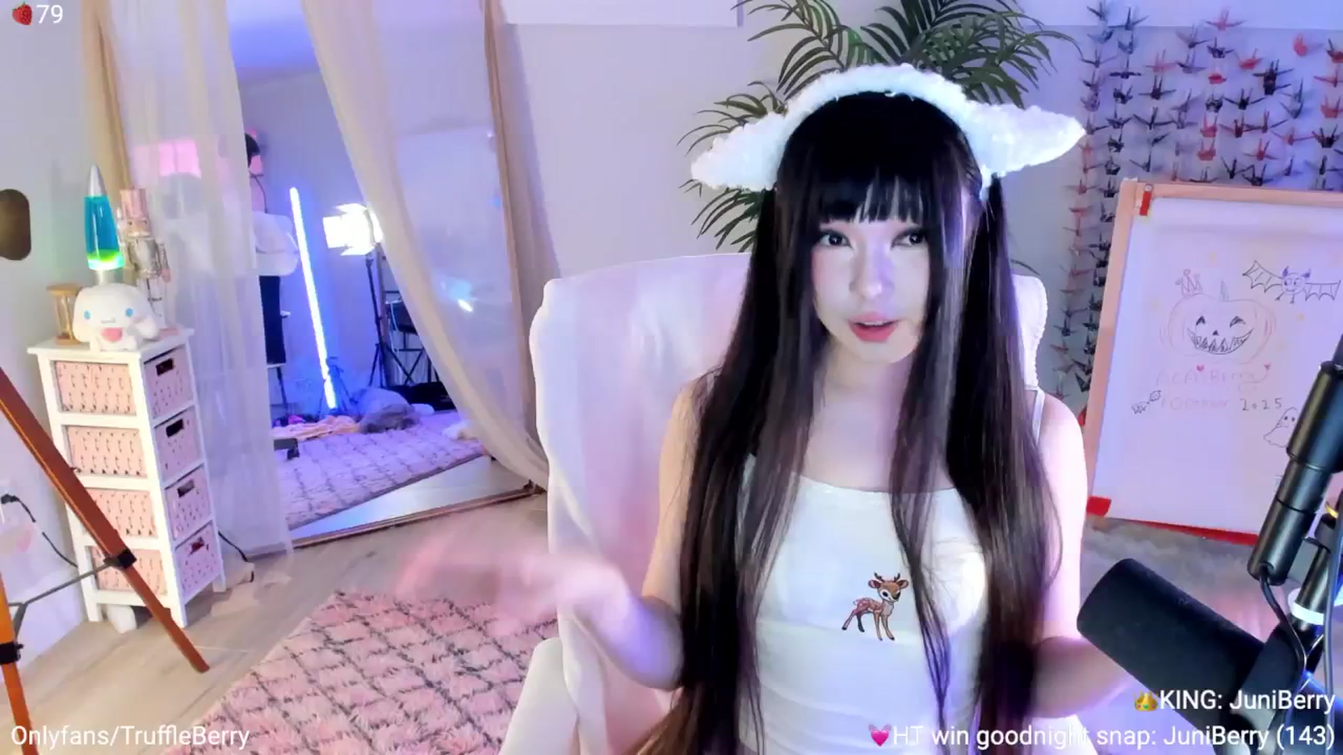 Gallery image thumbnail from AcaiBerry's myfreecams stream on, 10/25/2025, 07:18 image 1 of 20