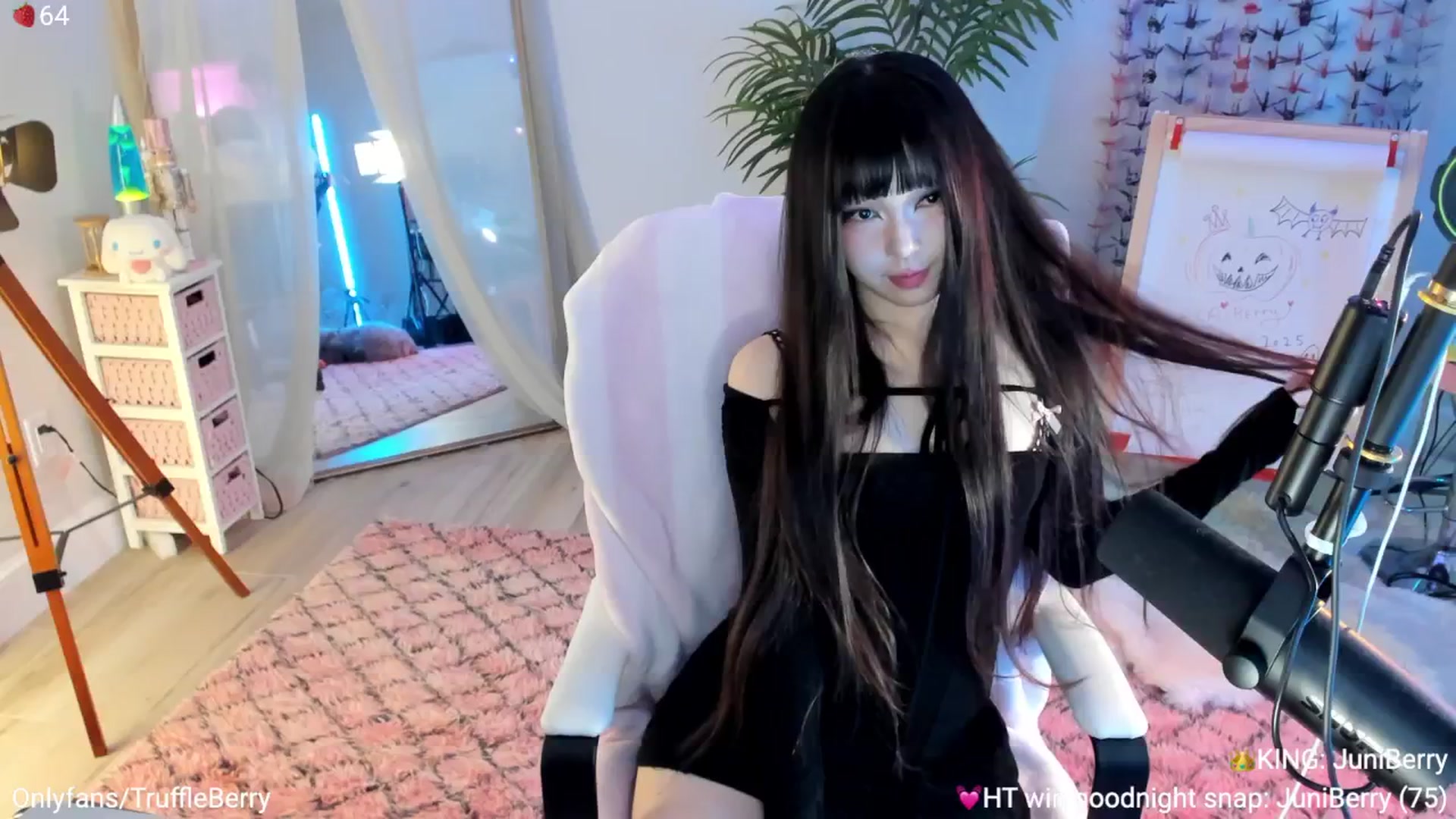 Gallery image thumbnail from AcaiBerry's myfreecams stream on, 10/26/2025, 06:42 image 2 of 20