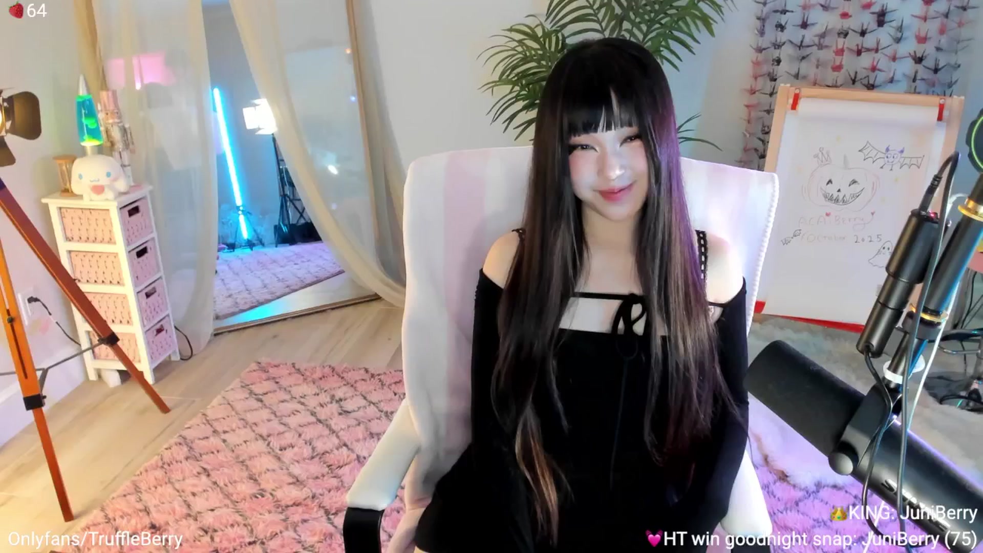 Gallery image thumbnail from AcaiBerry's myfreecams stream on, 10/26/2025, 06:42 image 4 of 20