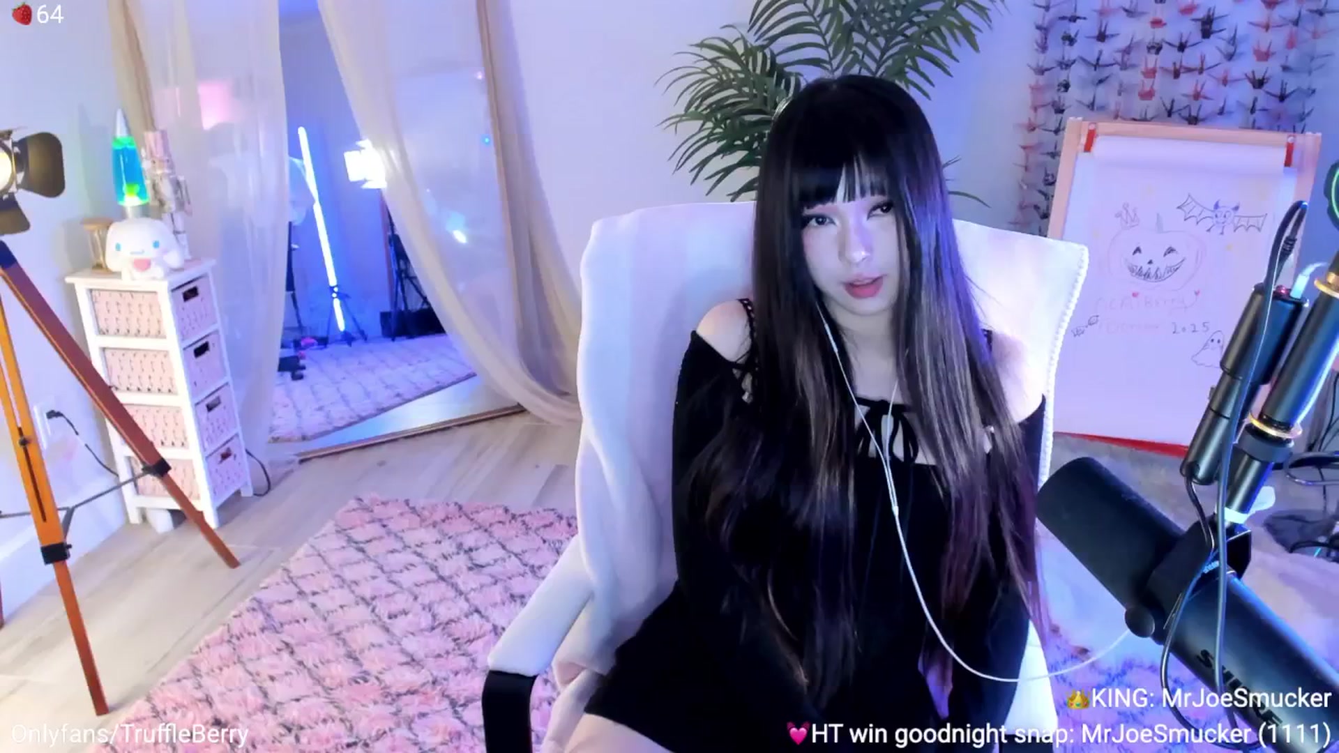 Gallery image thumbnail from AcaiBerry's myfreecams stream on, 10/26/2025, 06:42 image 9 of 20
