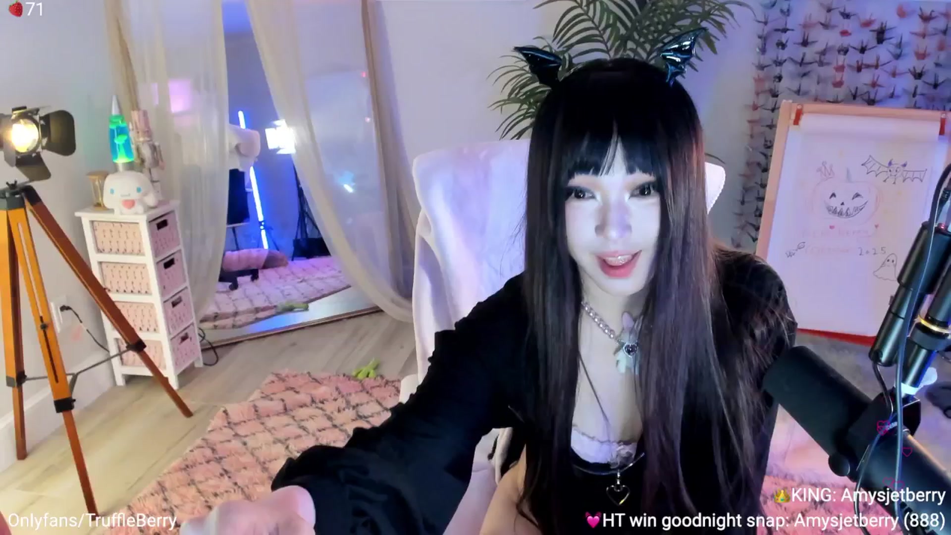 Gallery image thumbnail from AcaiBerry's myfreecams stream on, 11/01/2025, 07:26 image 2 of 20