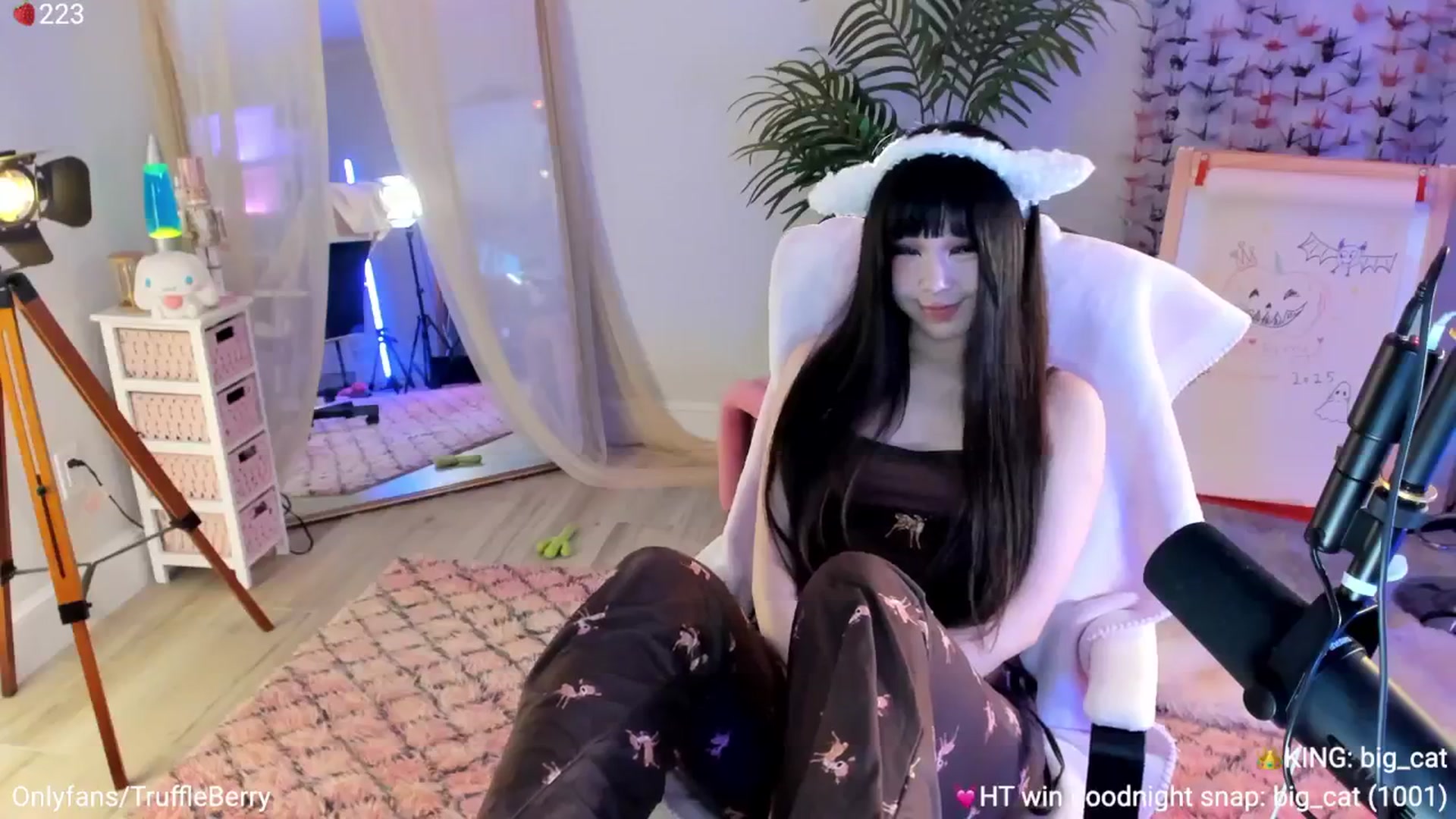 Gallery image thumbnail from AcaiBerry's myfreecams stream on, 11/02/2025, 05:44 image 8 of 20