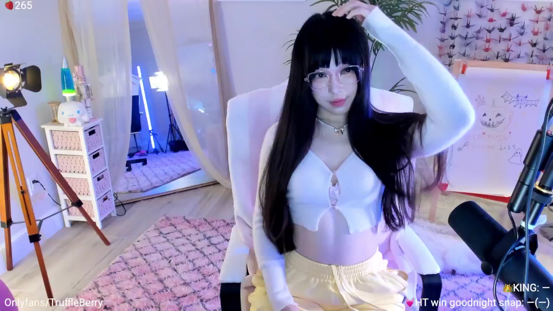 Gallery image thumbnail from AcaiBerry's myfreecams stream on, 11/06/2025, 07:47 image 2 of 20