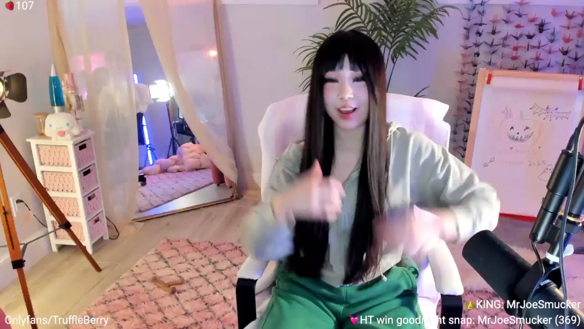 Gallery image thumbnail from AcaiBerry's myfreecams stream on, 11/13/2025, 06:56 image 6 of 20