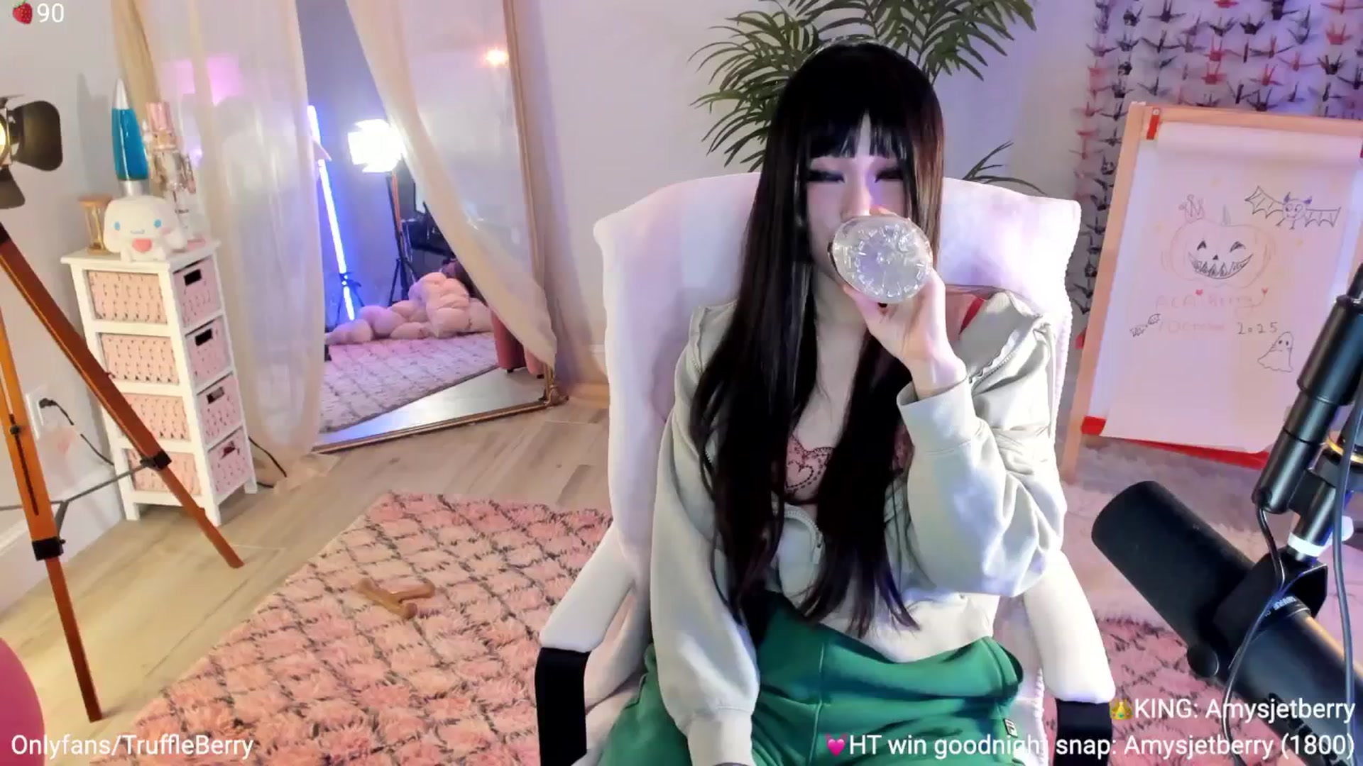 Gallery image thumbnail from AcaiBerry's myfreecams stream on, 11/13/2025, 06:56 image 16 of 20
