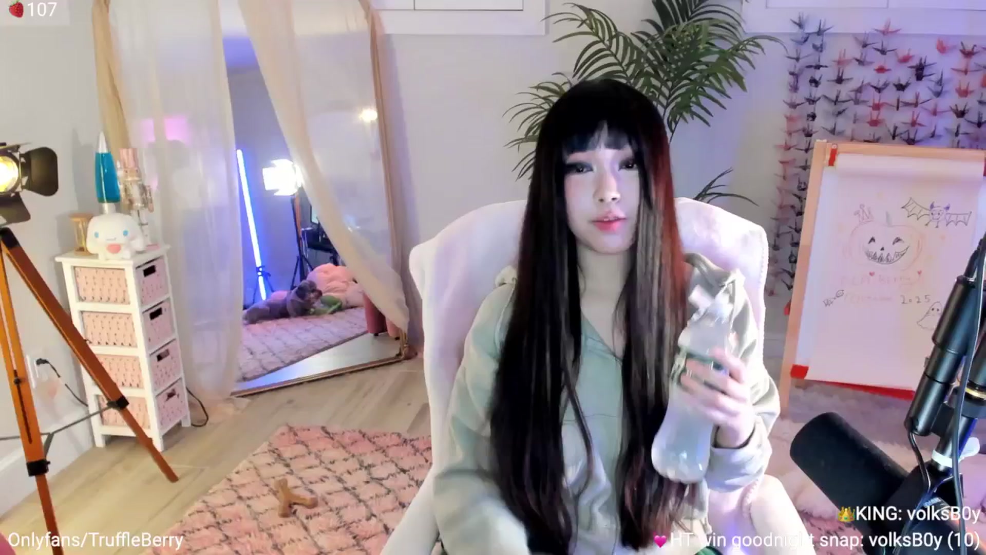 Gallery image thumbnail from AcaiBerry's myfreecams stream on, 11/13/2025, 06:56 image 2 of 20