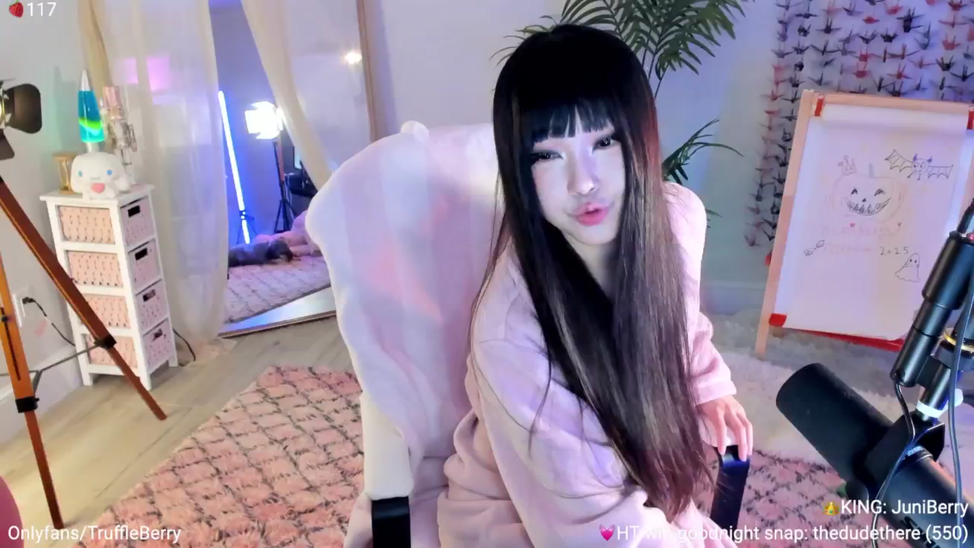 Gallery image thumbnail from AcaiBerry's myfreecams stream on, 11/16/2025, 07:24 image 5 of 20