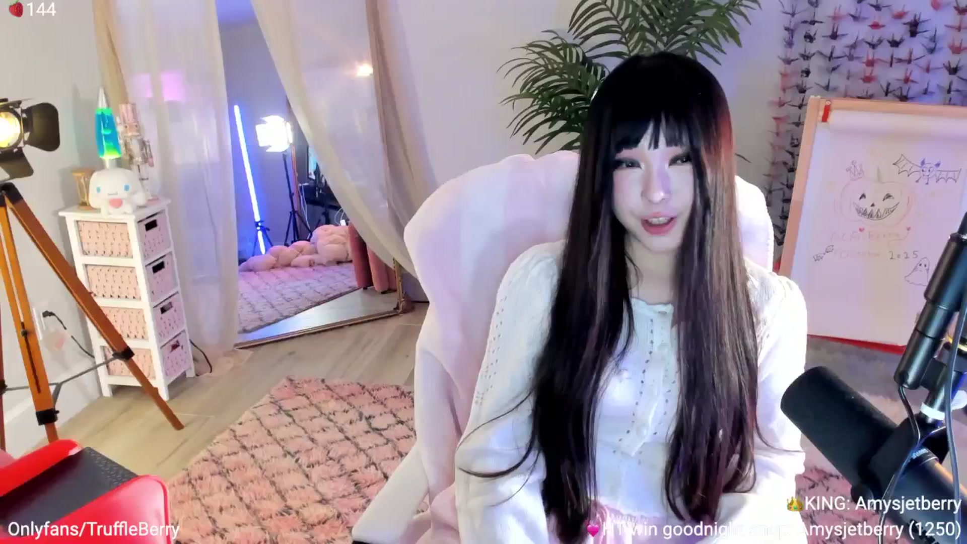 Gallery image thumbnail from AcaiBerry's myfreecams stream on, 11/20/2025, 07:33 image 8 of 20