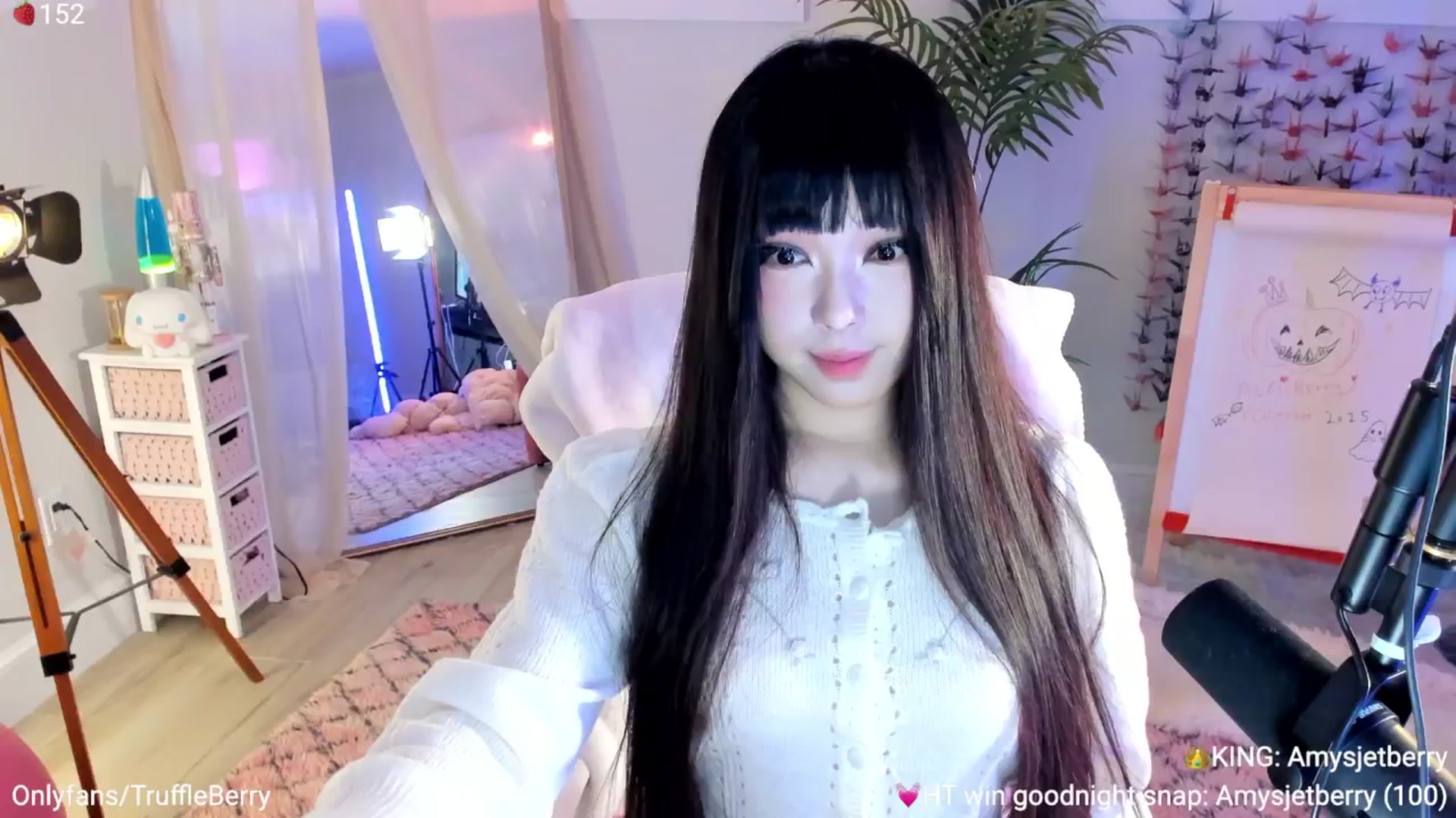 Gallery image thumbnail from AcaiBerry's myfreecams stream on, 11/20/2025, 07:33 image 1 of 20