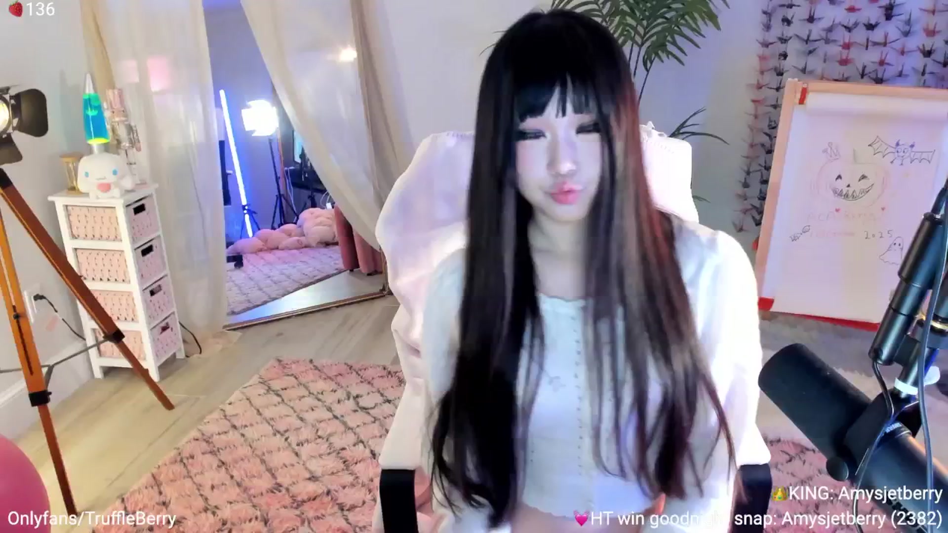 Gallery image thumbnail from AcaiBerry's myfreecams stream on, 11/20/2025, 07:33 image 12 of 20