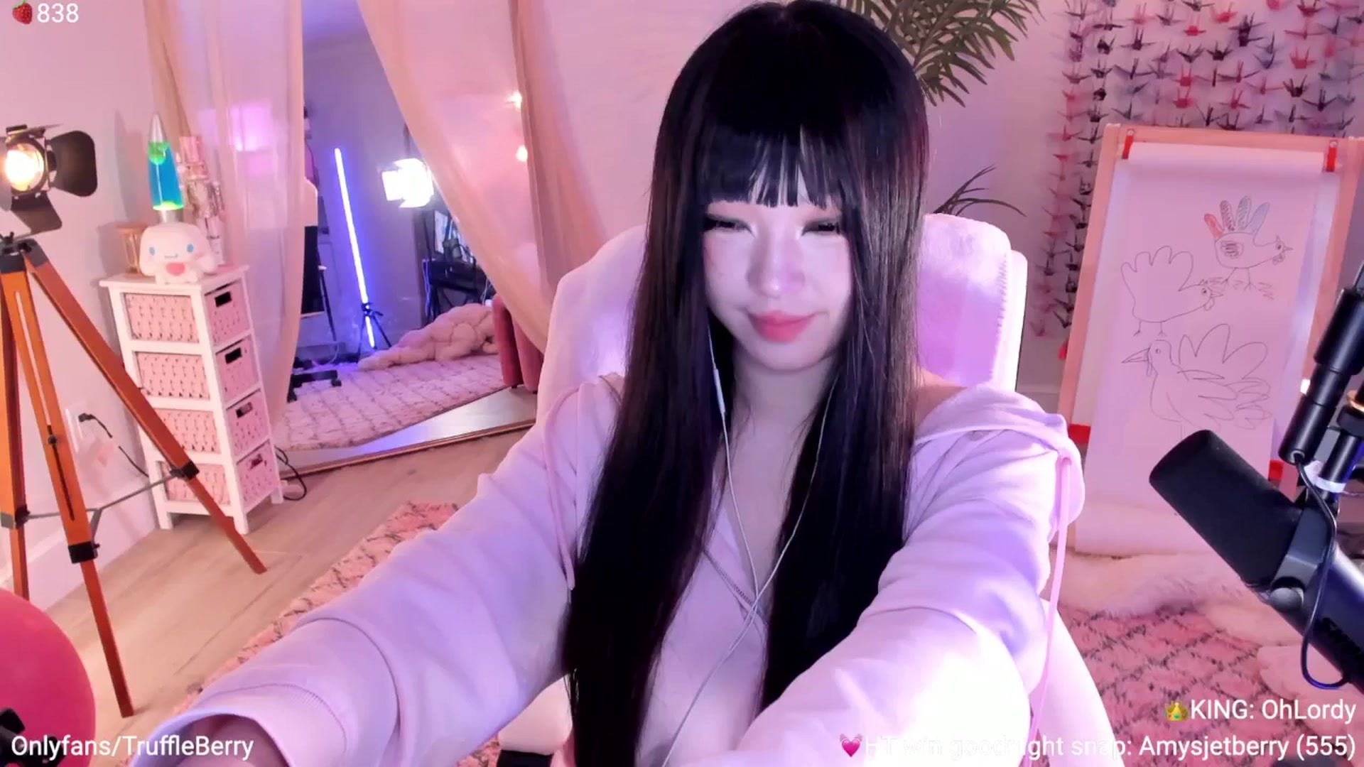 Gallery image thumbnail from AcaiBerry's myfreecams stream on, 12/06/2025, 07:58 image 14 of 20