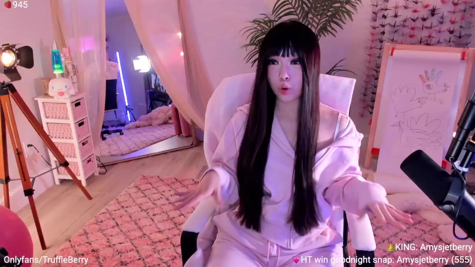 Gallery image thumbnail from AcaiBerry's myfreecams stream on, 12/06/2025, 07:58 image 8 of 20