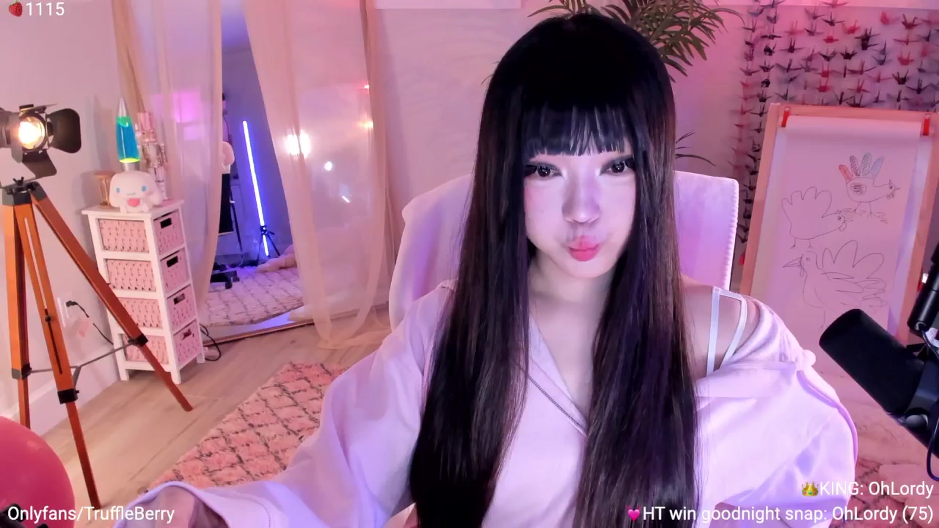 Gallery image thumbnail from AcaiBerry's myfreecams stream on, 12/06/2025, 07:58 image 4 of 20