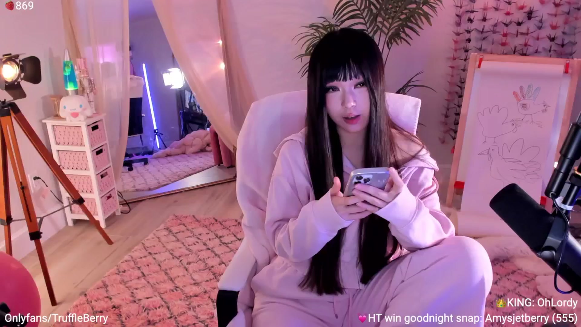 Gallery image thumbnail from AcaiBerry's myfreecams stream on, 12/06/2025, 07:58 image 10 of 20