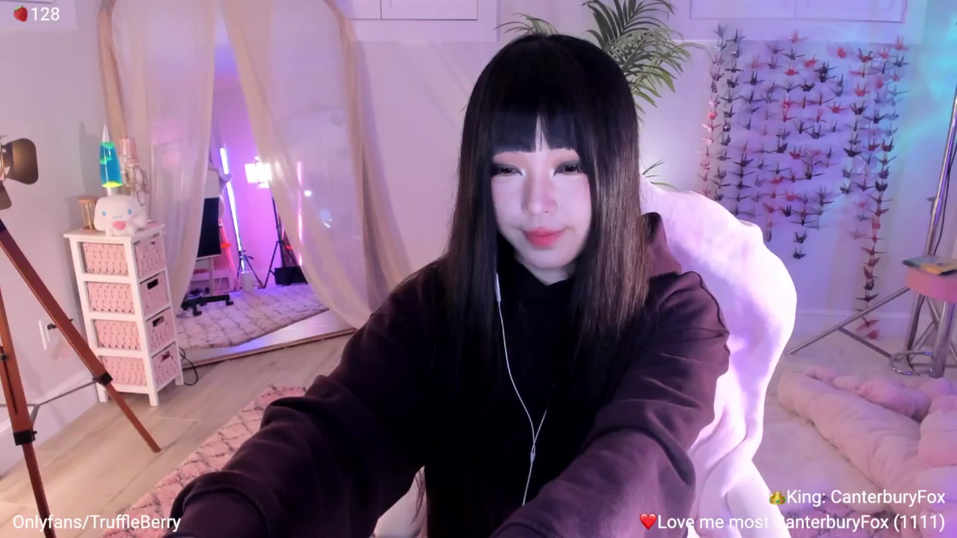 Gallery image thumbnail from AcaiBerry's myfreecams stream on, 03/19/2026, 05:06 image 7 of 20