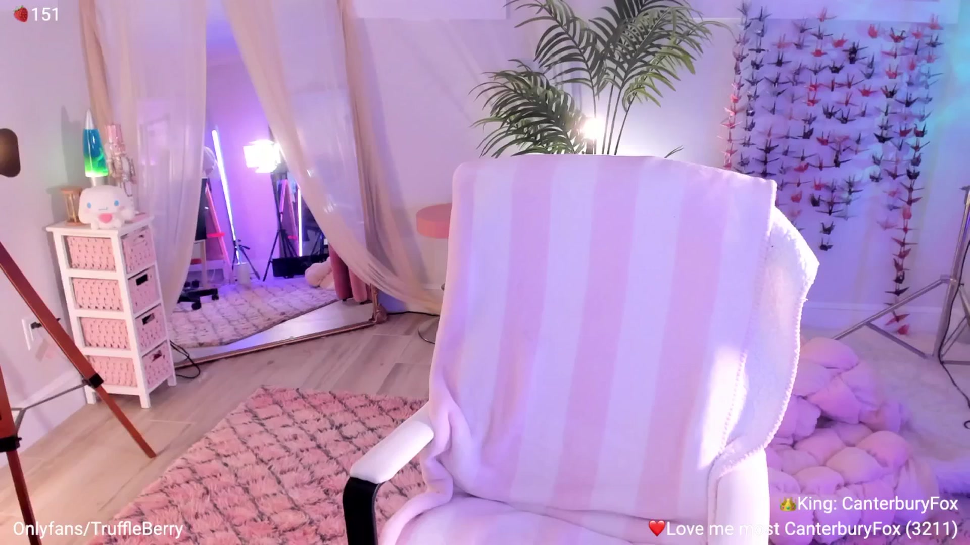 Gallery image thumbnail from AcaiBerry's myfreecams stream on, 04/16/2026, 05:44 image 5 of 20