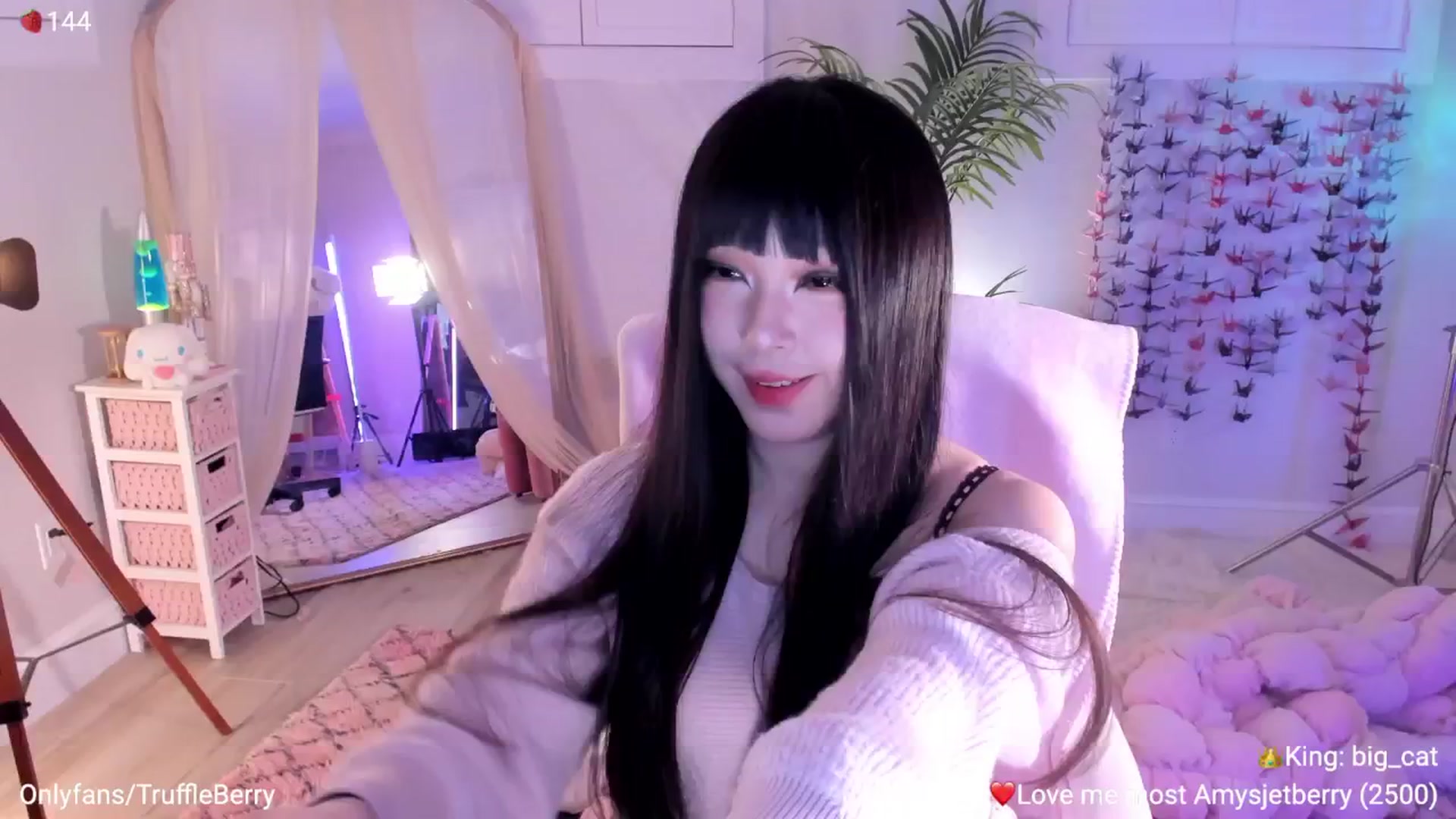 Gallery image thumbnail from AcaiBerry's myfreecams stream on, 04/18/2026, 06:03 image 11 of 20