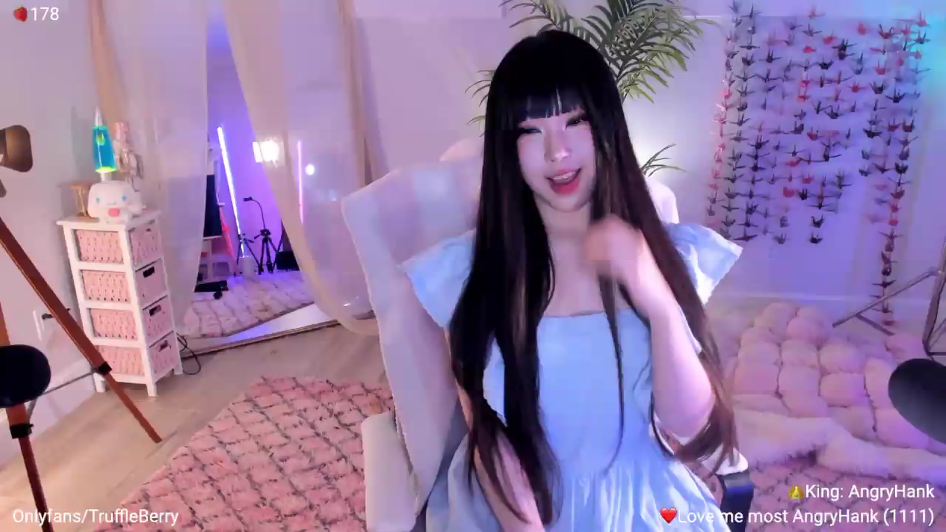 Gallery image thumbnail from AcaiBerry's myfreecams stream on, 05/31/2026, 04:49 image 18 of 20