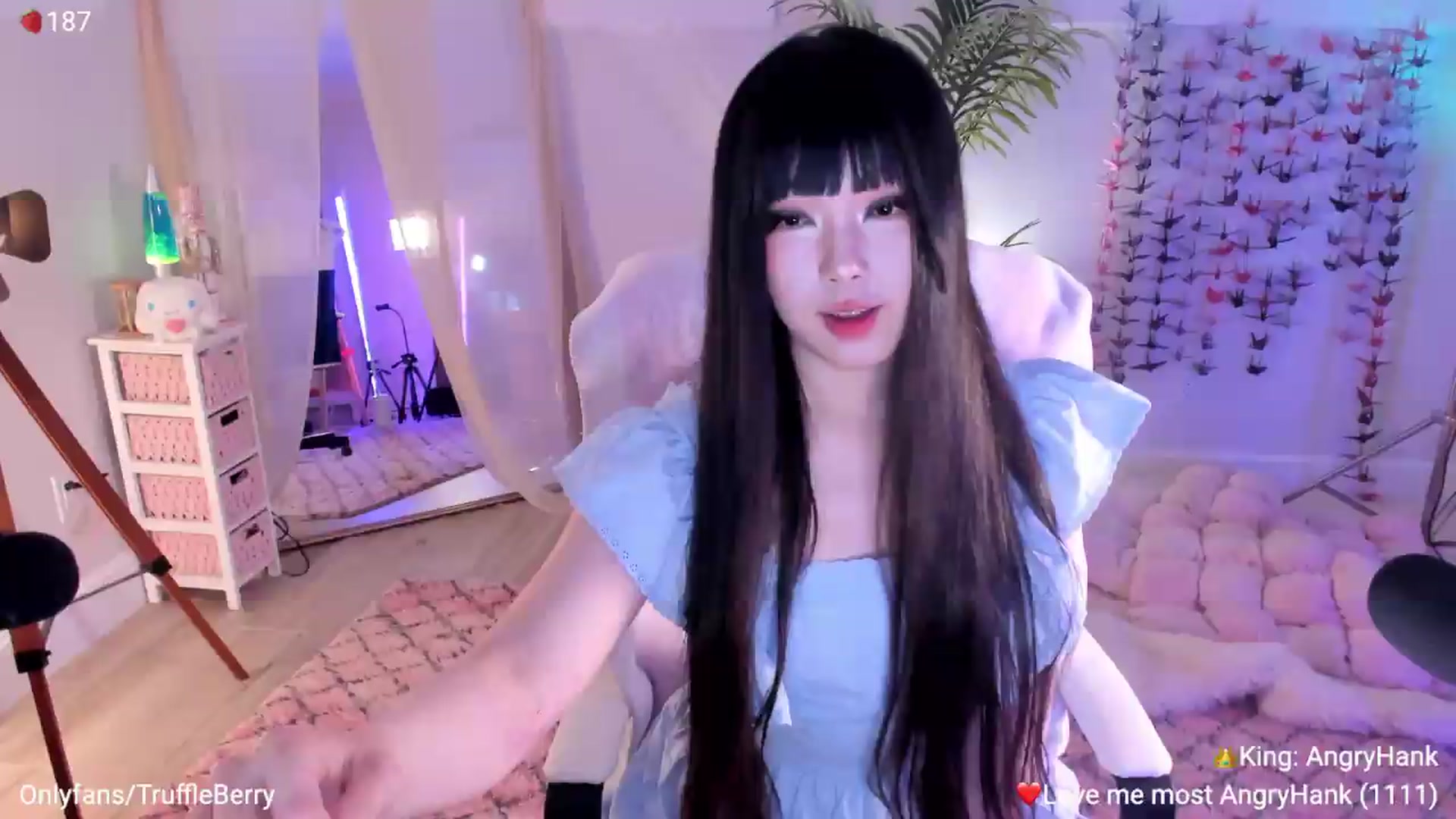 Gallery image thumbnail from AcaiBerry's myfreecams stream on, 05/31/2026, 04:49 image 2 of 20