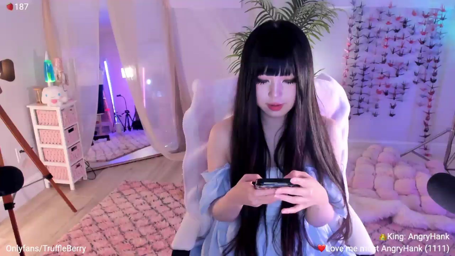 Gallery image thumbnail from AcaiBerry's myfreecams stream on, 05/31/2026, 04:49 image 9 of 20