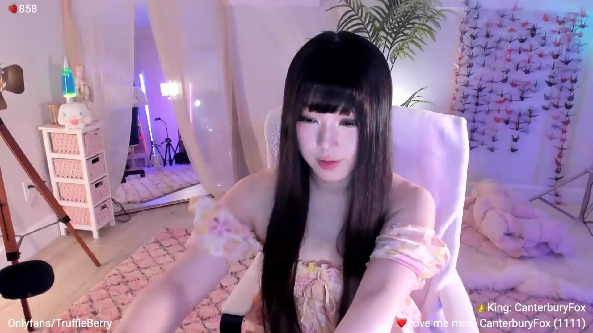 Gallery image thumbnail from AcaiBerry's myfreecams stream on, 06/04/2026, 06:03 image 3 of 20