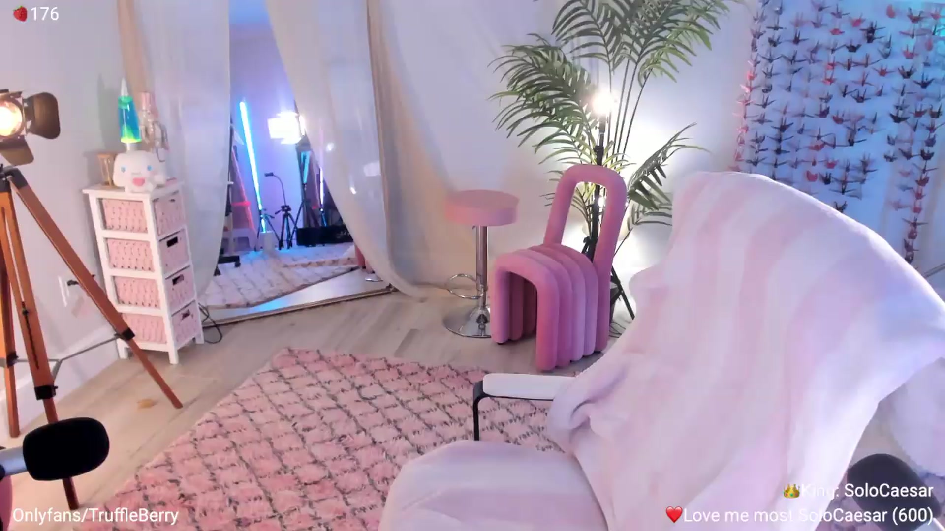 Gallery image thumbnail from AcaiBerry's myfreecams stream on, 06/13/2026, 04:55 image 18 of 20