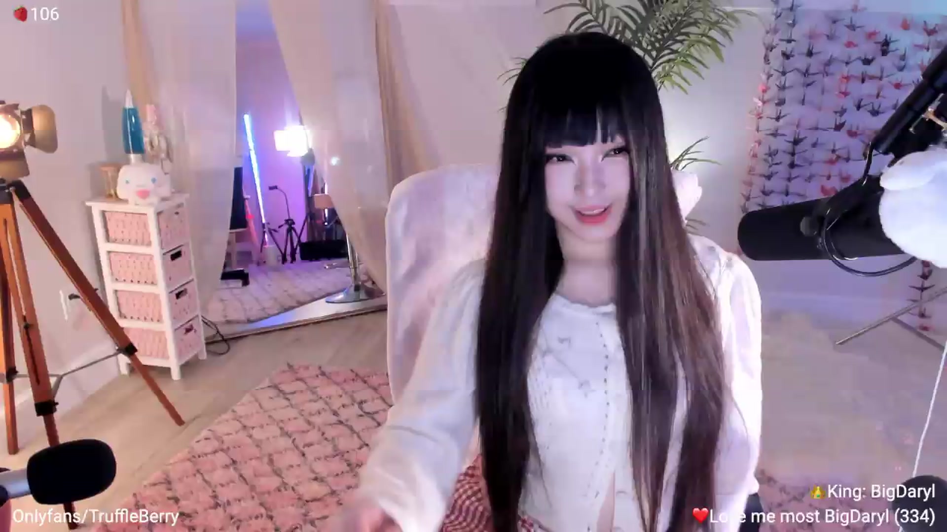 Gallery image thumbnail from AcaiBerry's myfreecams stream on, 06/20/2026, 05:51 image 3 of 20