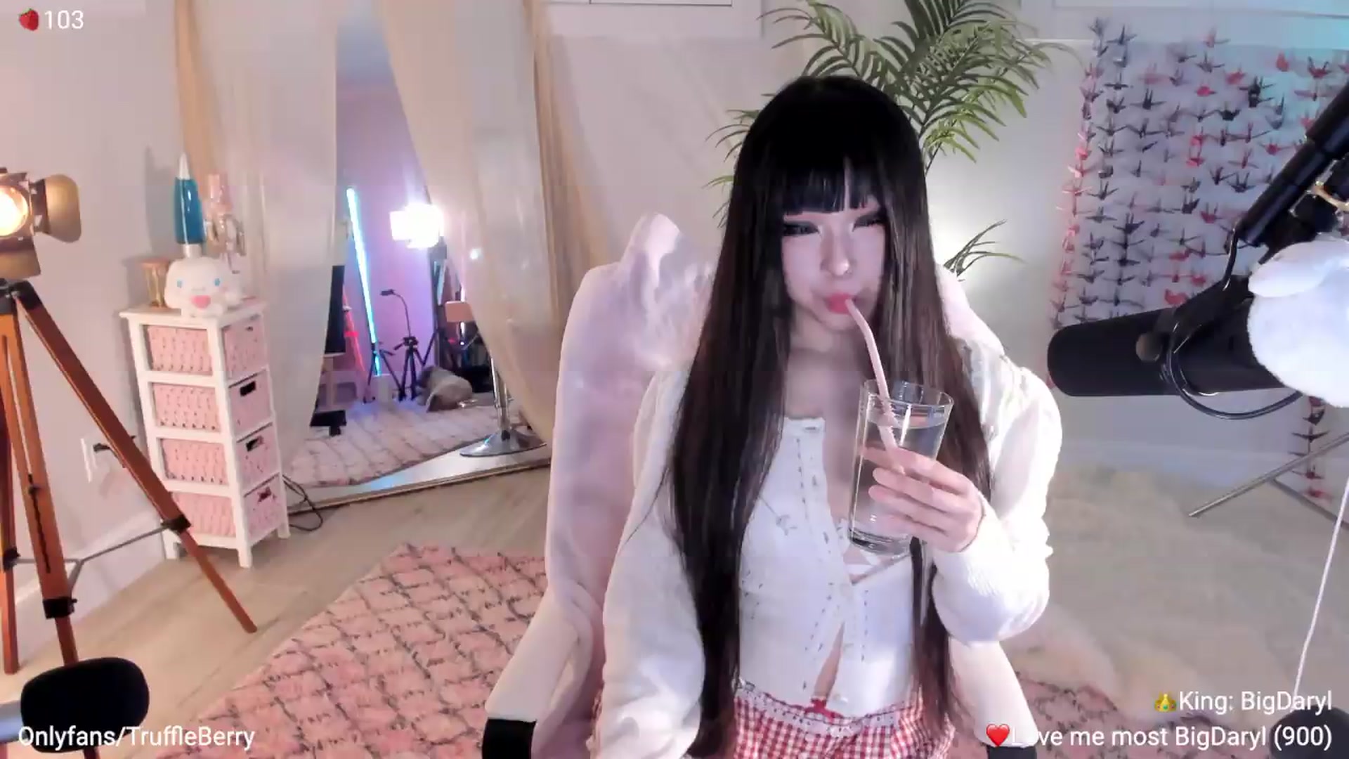 Gallery image thumbnail from AcaiBerry's myfreecams stream on, 06/20/2026, 05:51 image 15 of 20