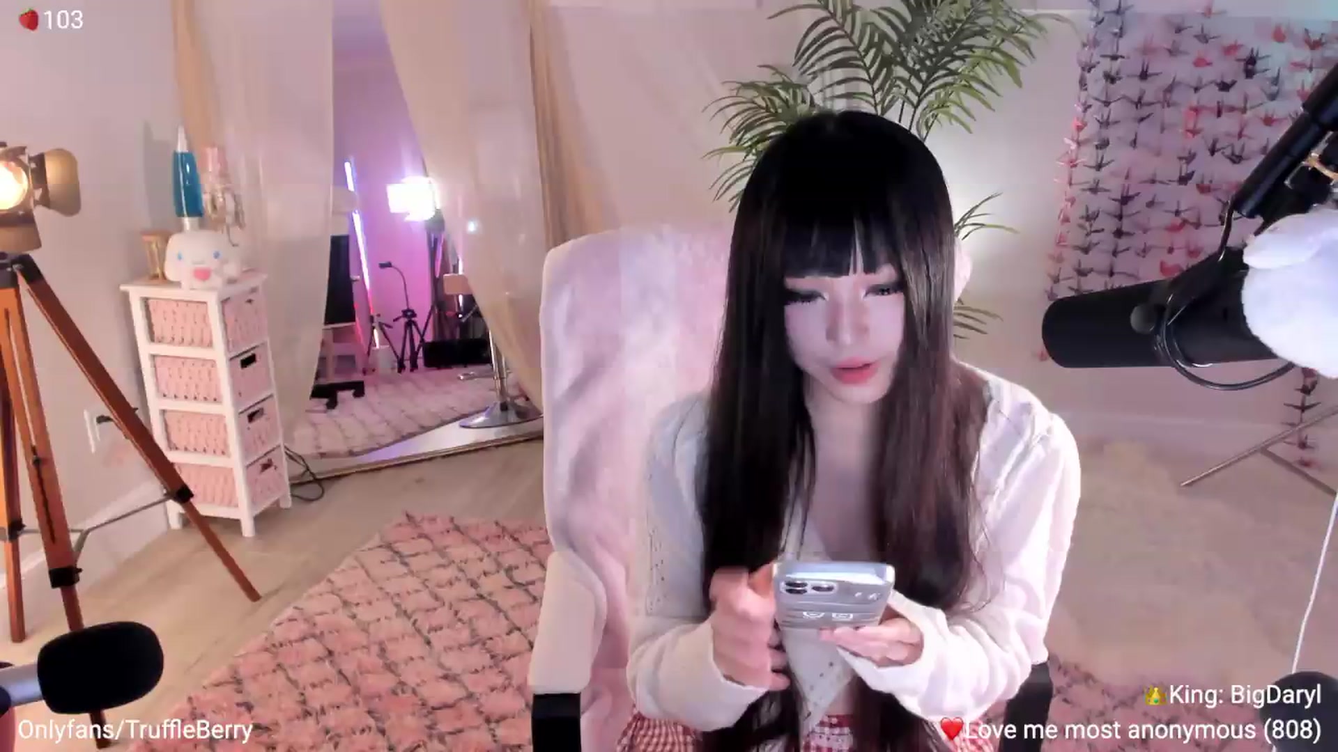 Gallery image thumbnail from AcaiBerry's myfreecams stream on, 06/20/2026, 05:51 image 8 of 20
