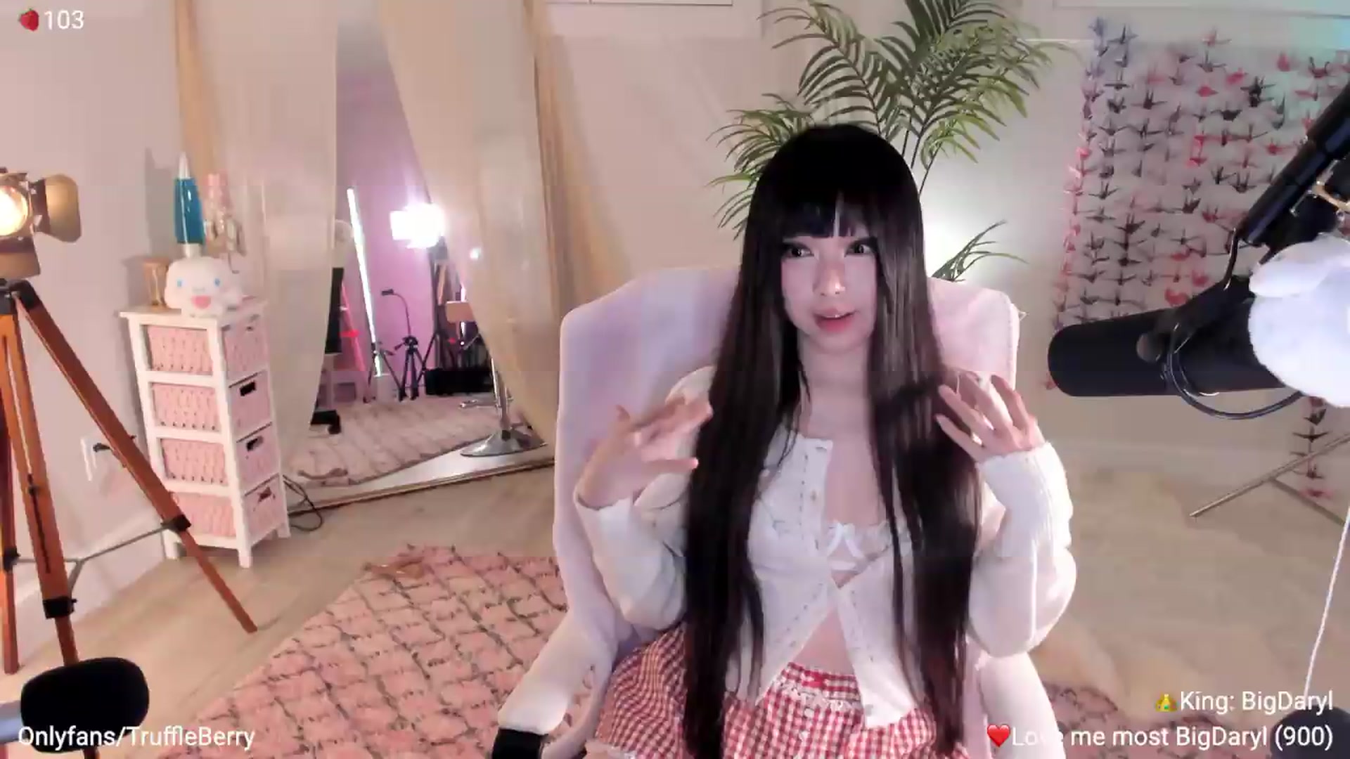 Gallery image thumbnail from AcaiBerry's myfreecams stream on, 06/20/2026, 05:51 image 17 of 20