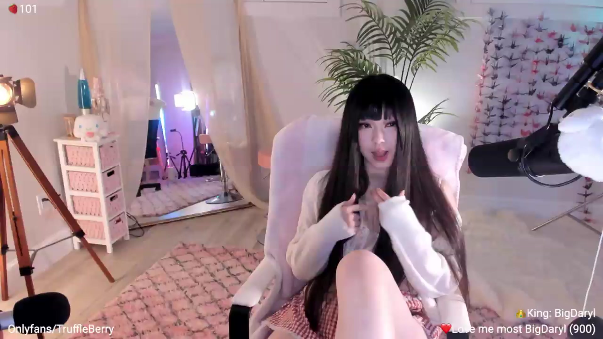 Gallery image thumbnail from AcaiBerry's myfreecams stream on, 06/20/2026, 05:51 image 11 of 20