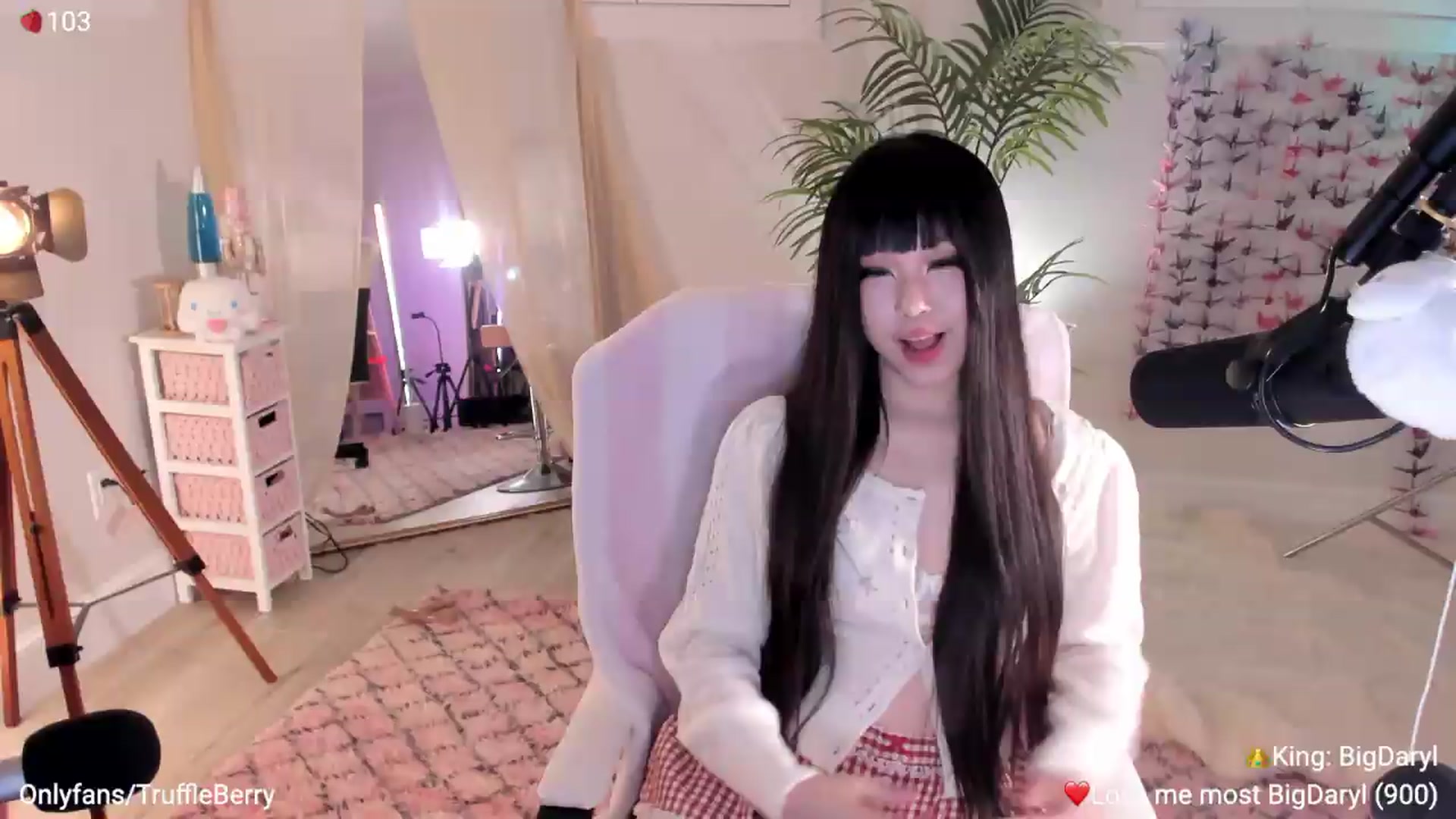 Gallery image thumbnail from AcaiBerry's myfreecams stream on, 06/20/2026, 05:51 image 18 of 20