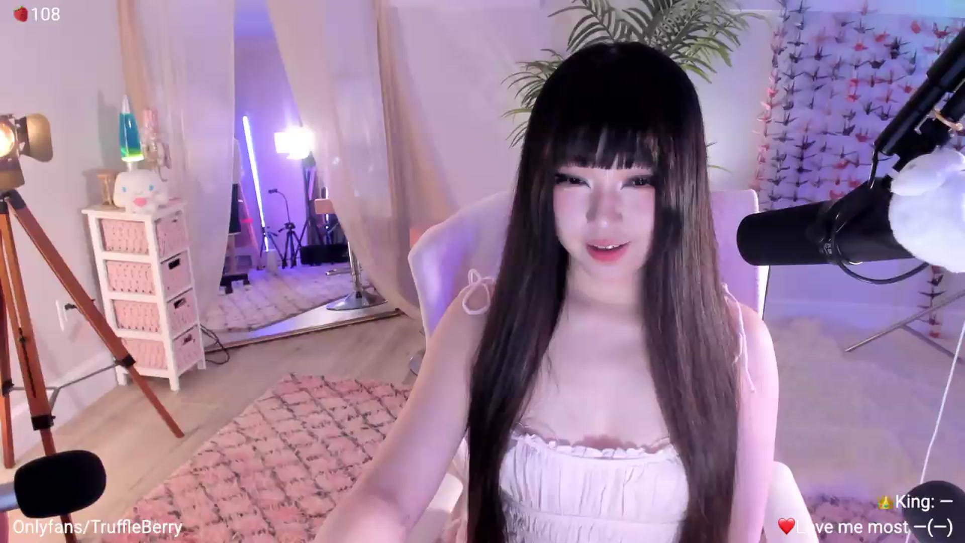 Gallery image thumbnail from AcaiBerry's myfreecams stream on, 06/21/2026, 06:07 image 1 of 20