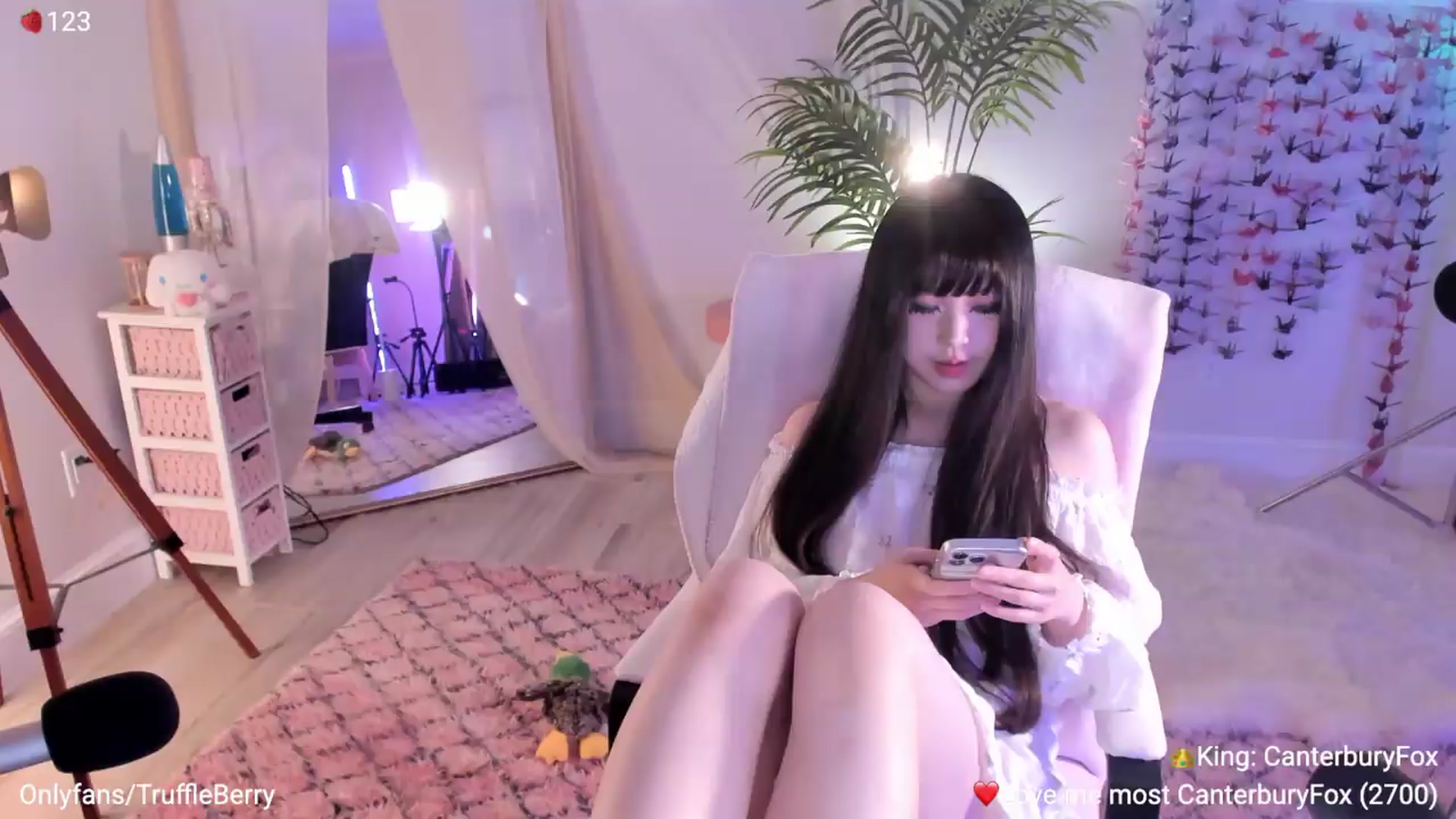 Gallery image thumbnail from AcaiBerry's myfreecams stream on, 06/27/2026, 06:19 image 16 of 20