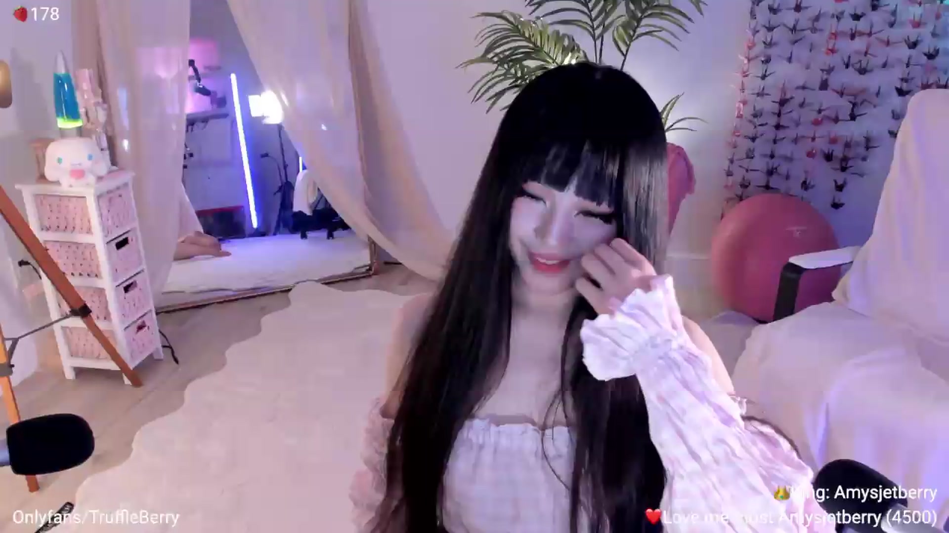 Gallery image thumbnail from AcaiBerry's myfreecams stream on, 08/15/2026, 05:00 image 4 of 20