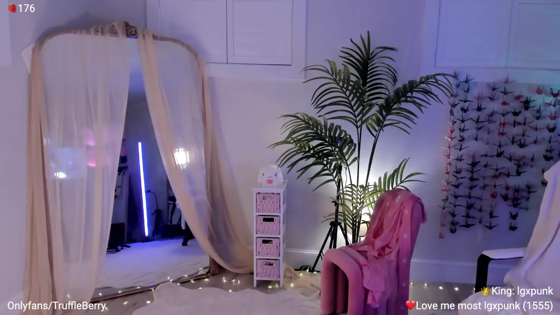 Gallery image thumbnail from AcaiBerry's myfreecams stream on, 08/27/2026, 05:59 image 15 of 20
