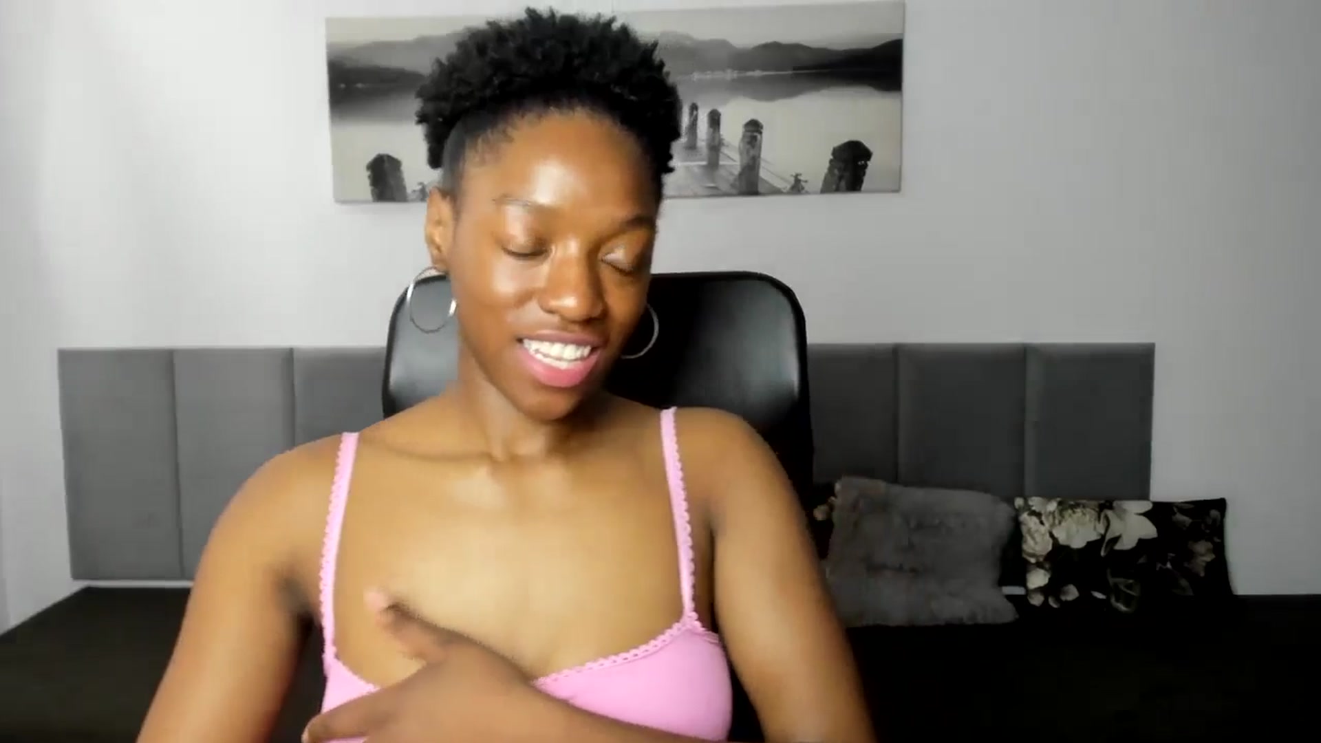 Gallery image thumbnail from Activia's myfreecams stream on, 05/10/2024, 13:22 image 3 of 20