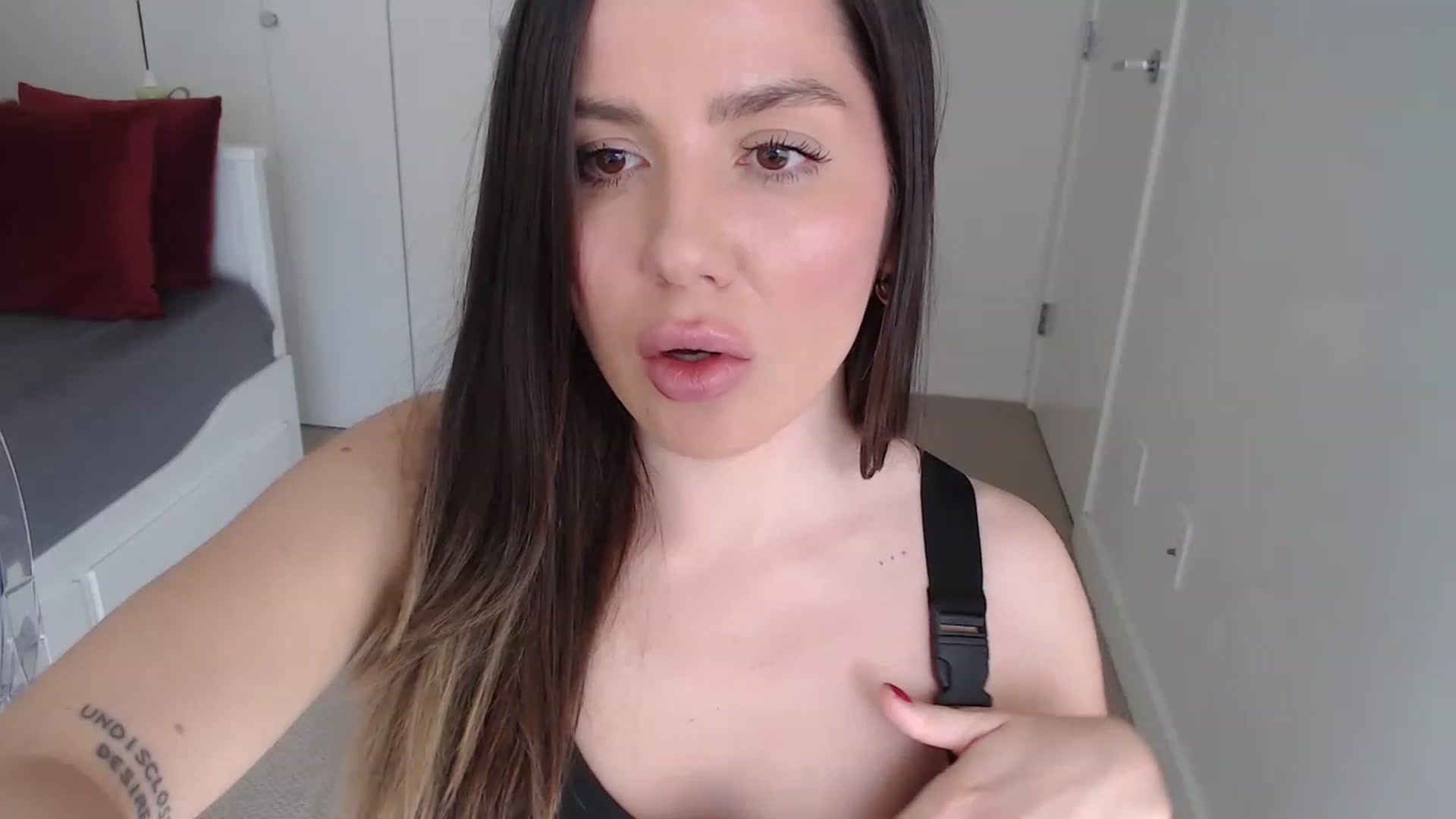 Gallery image thumbnail from AdaFox's myfreecams stream on, 02/14/2023, 01:13 image 4 of 20
