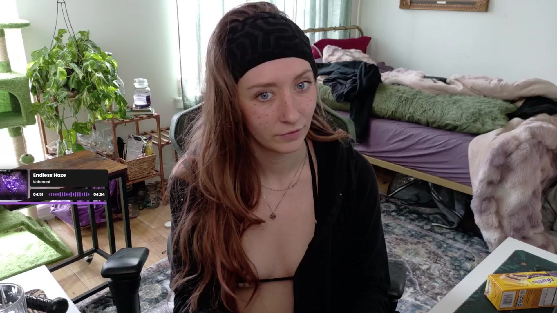 Gallery image thumbnail from AdalinaRae's myfreecams stream on, 03/01/2025, 19:25 image 8 of 20
