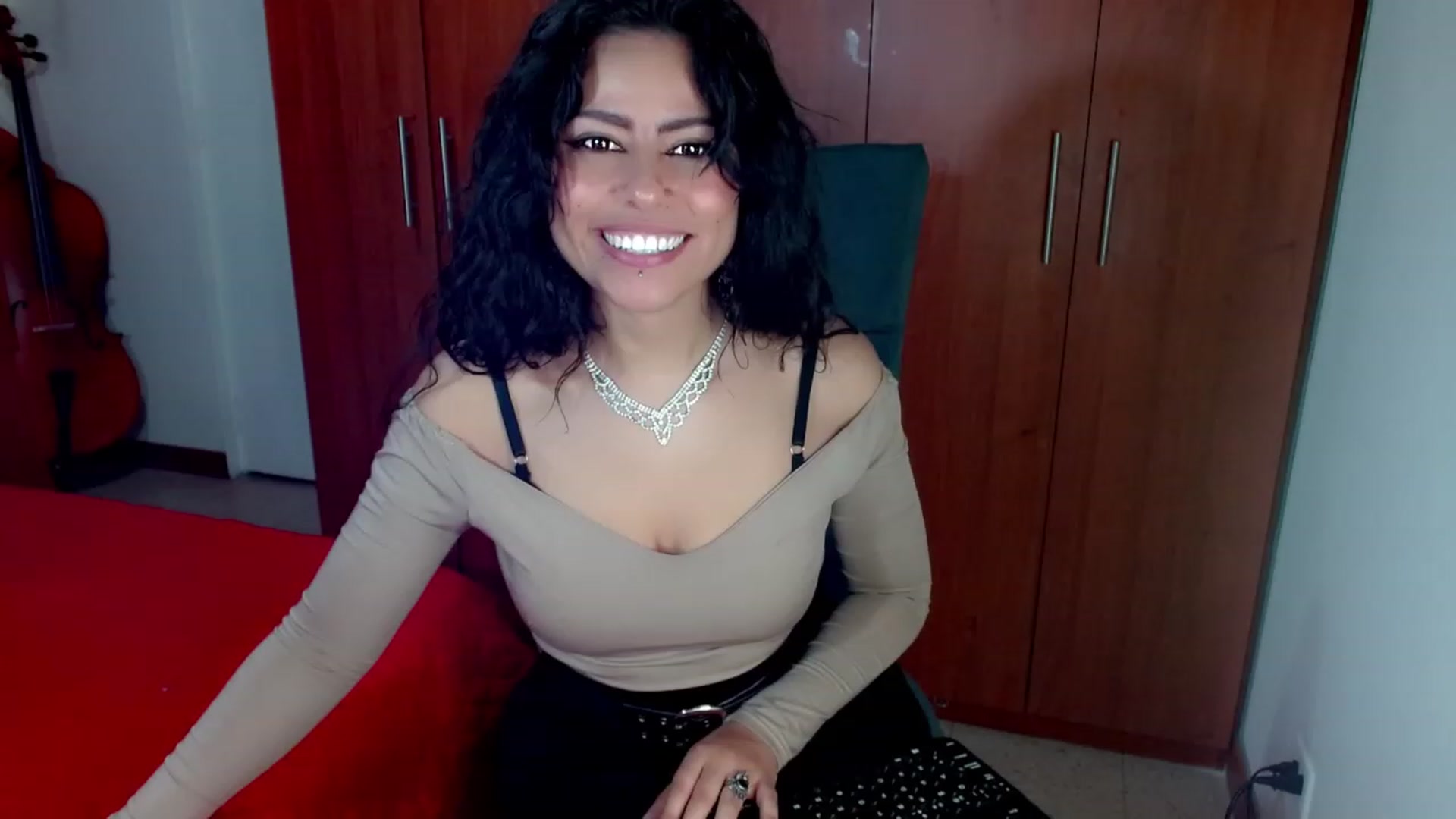 Gallery image thumbnail from Adas_room's myfreecams stream on, 12/21/2022, 23:12 image 17 of 20
