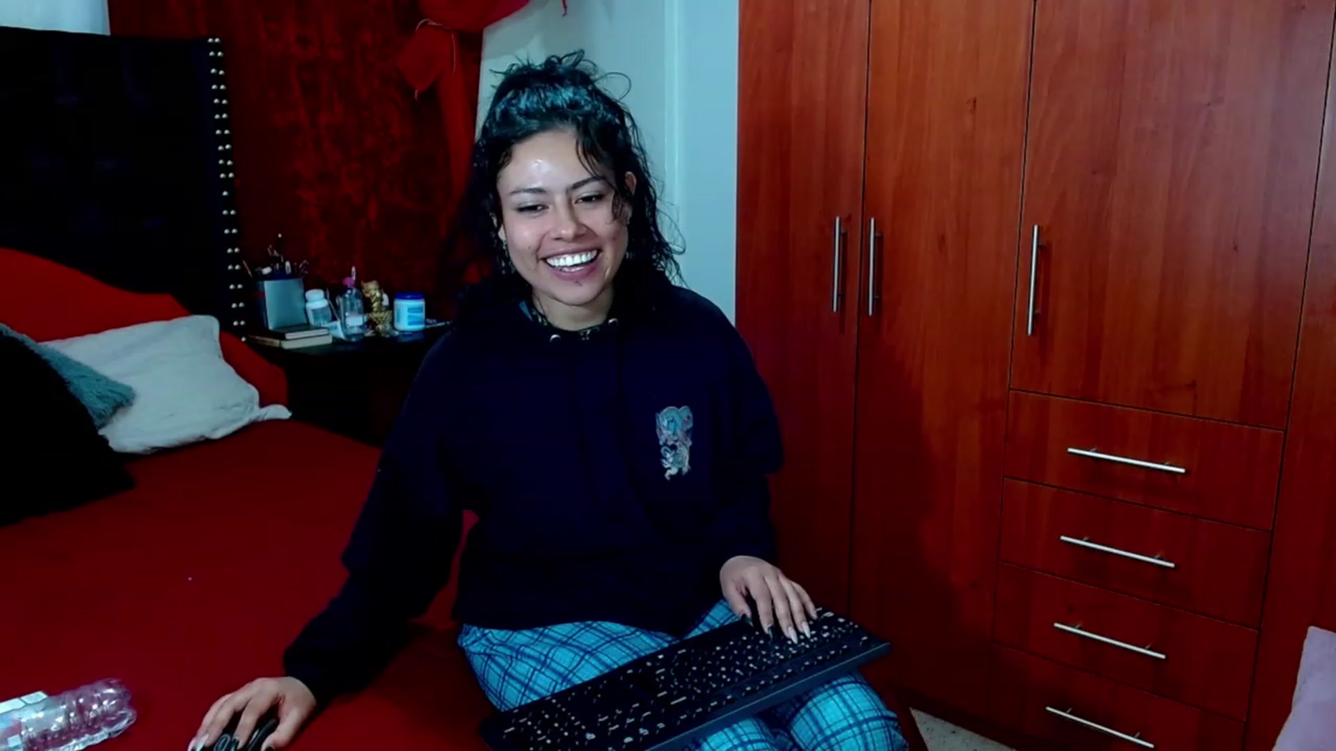 Gallery image thumbnail from Adas_room's myfreecams stream on, 01/05/2023, 12:03 image 16 of 20