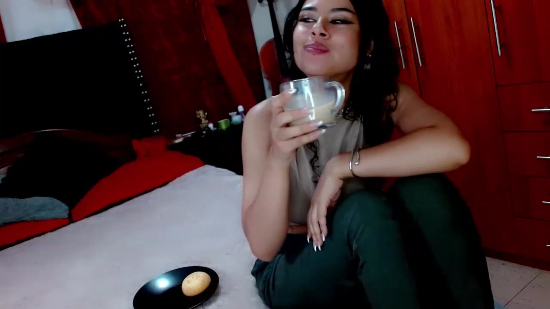 Gallery image thumbnail from Adas_room's myfreecams stream on, 04/12/2023, 11:48 image 10 of 20