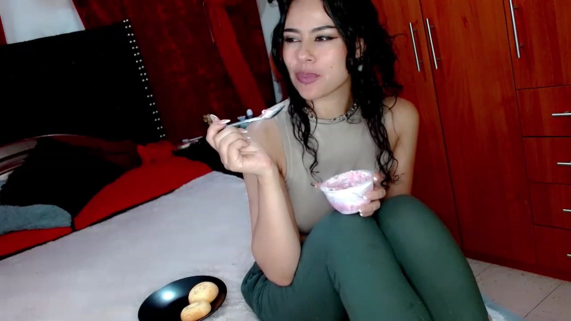 Gallery image thumbnail from Adas_room's myfreecams stream on, 04/12/2023, 11:48 image 4 of 20
