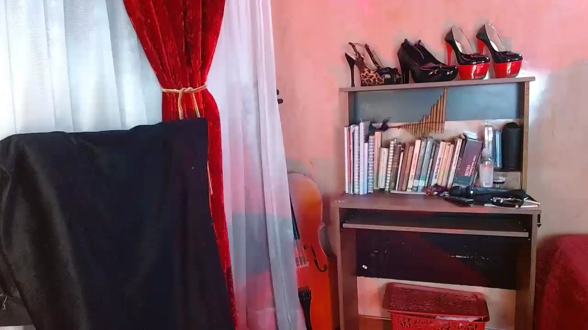 Gallery image thumbnail from Adas_room's myfreecams stream on, 06/11/2024, 10:35 image 8 of 20