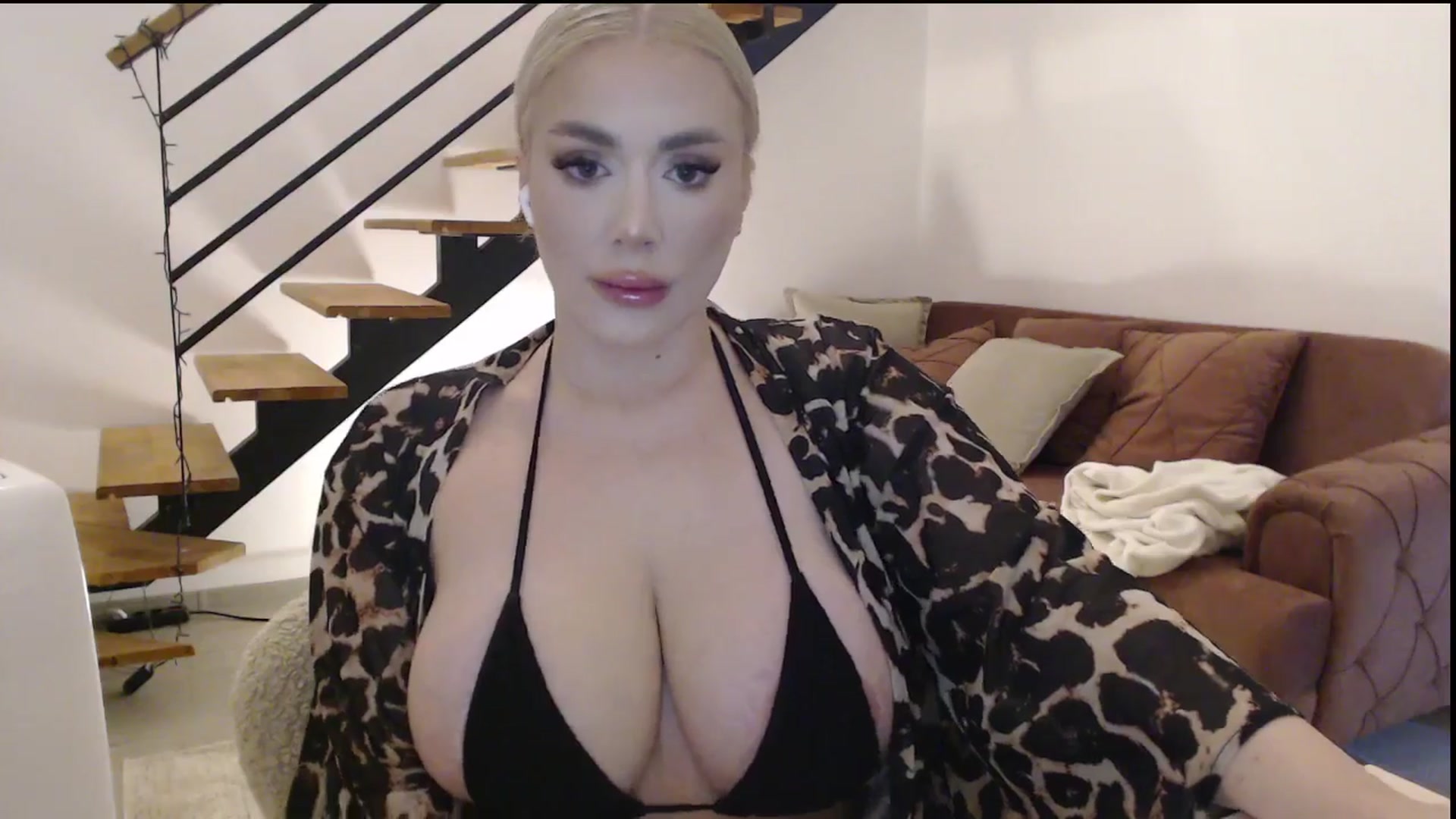 Gallery image thumbnail from Addasweet23's myfreecams stream on, 04/11/2024, 22:11 image 10 of 20