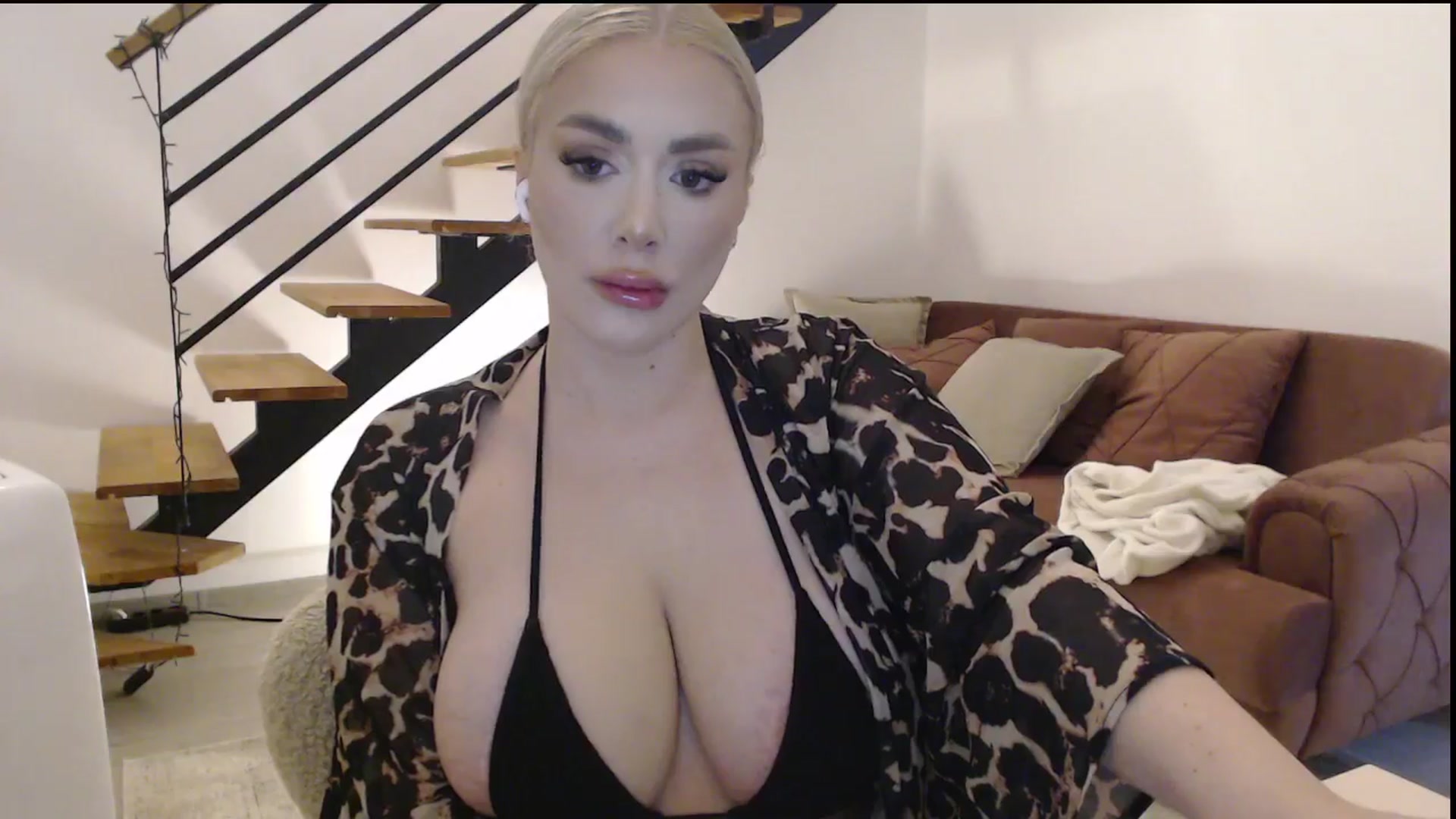 Gallery image thumbnail from Addasweet23's myfreecams stream on, 04/11/2024, 22:11 image 13 of 20